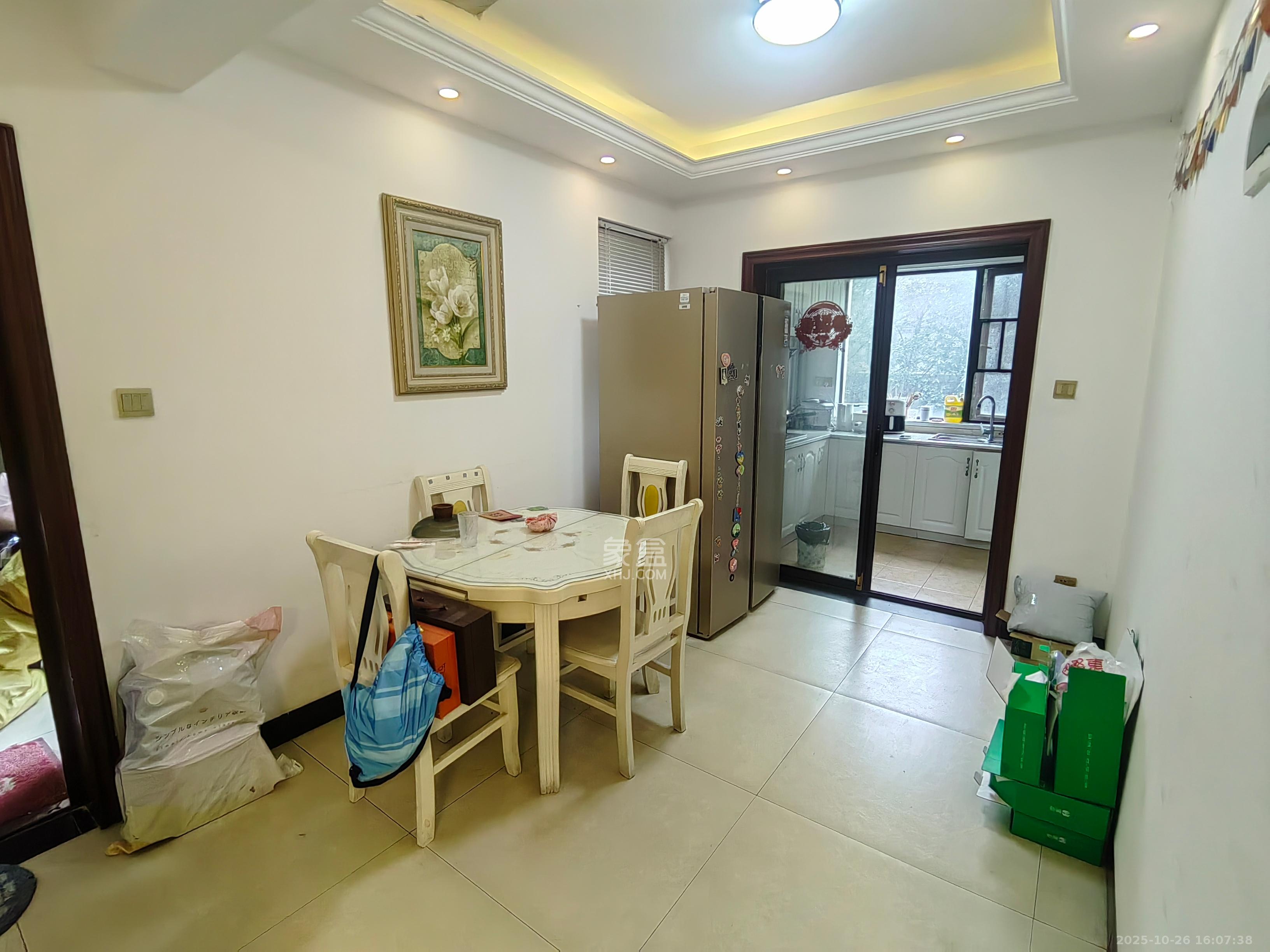 旭辉华庭  3室2厅2卫    2300.0元/月 旭辉华庭  3室2厅2卫    2300.0元/月室内图