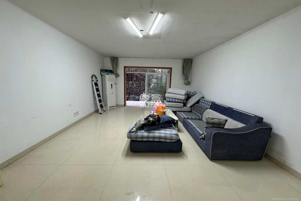 理工大学职工单位房青年汇 3室2厅2卫 2200.0元/月 理工大学职工单位房青年汇 3室2厅2卫 2200.0元/月室内图