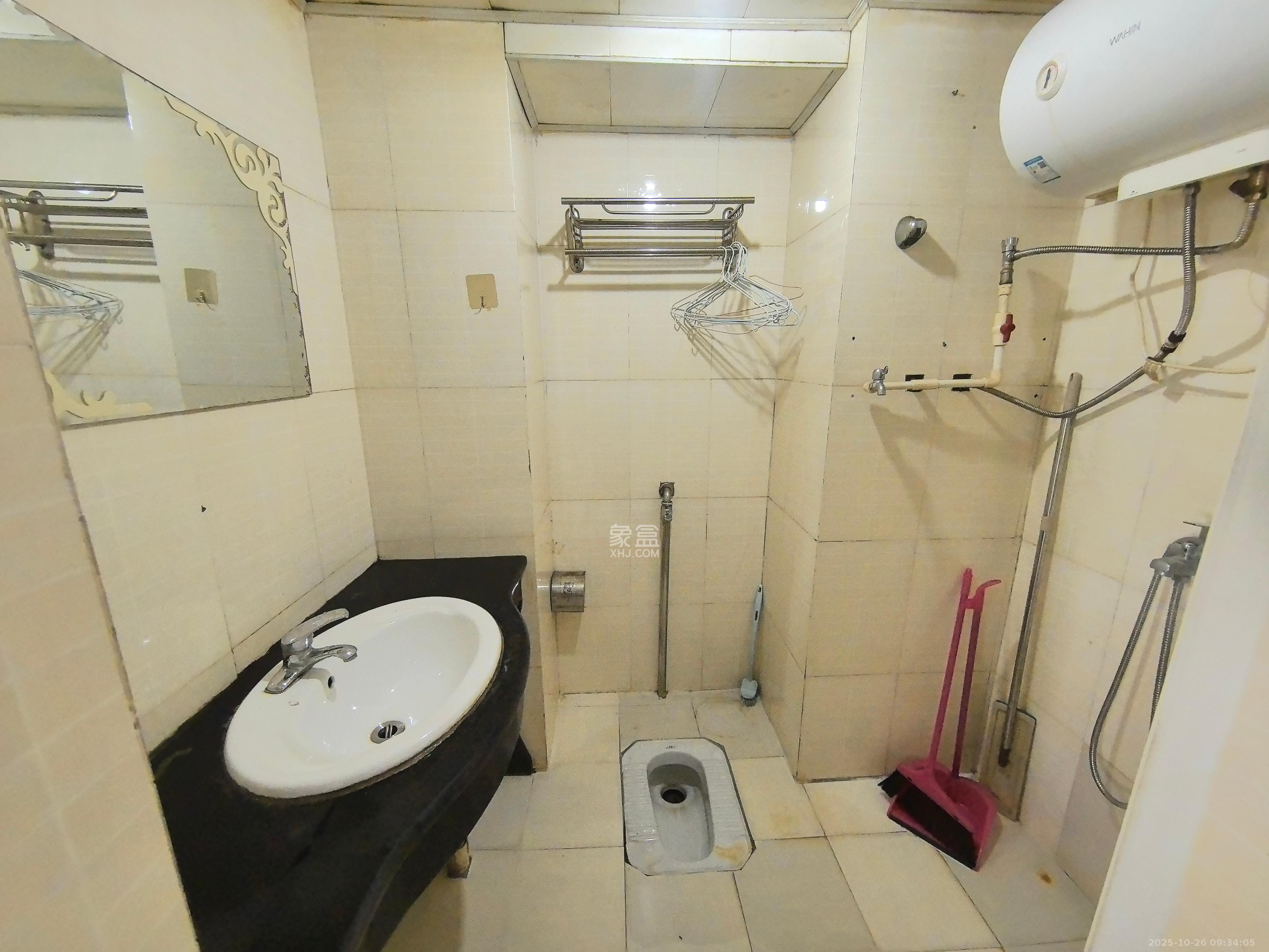 伍家岭生活广场  1室1厅1卫    1200.0元/月 伍家岭生活广场  1室1厅1卫    1200.0元/月室内图