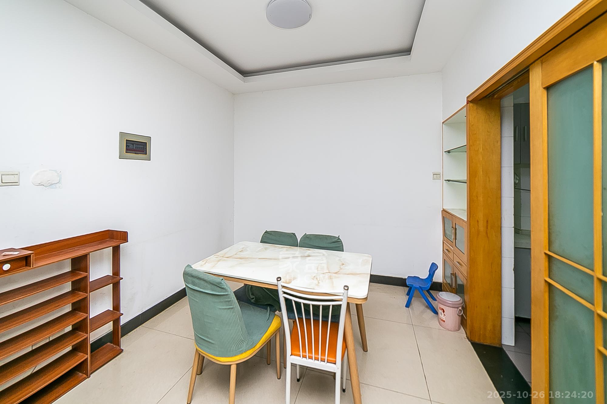 万事佳景园  3室2厅2卫    75.8万客厅