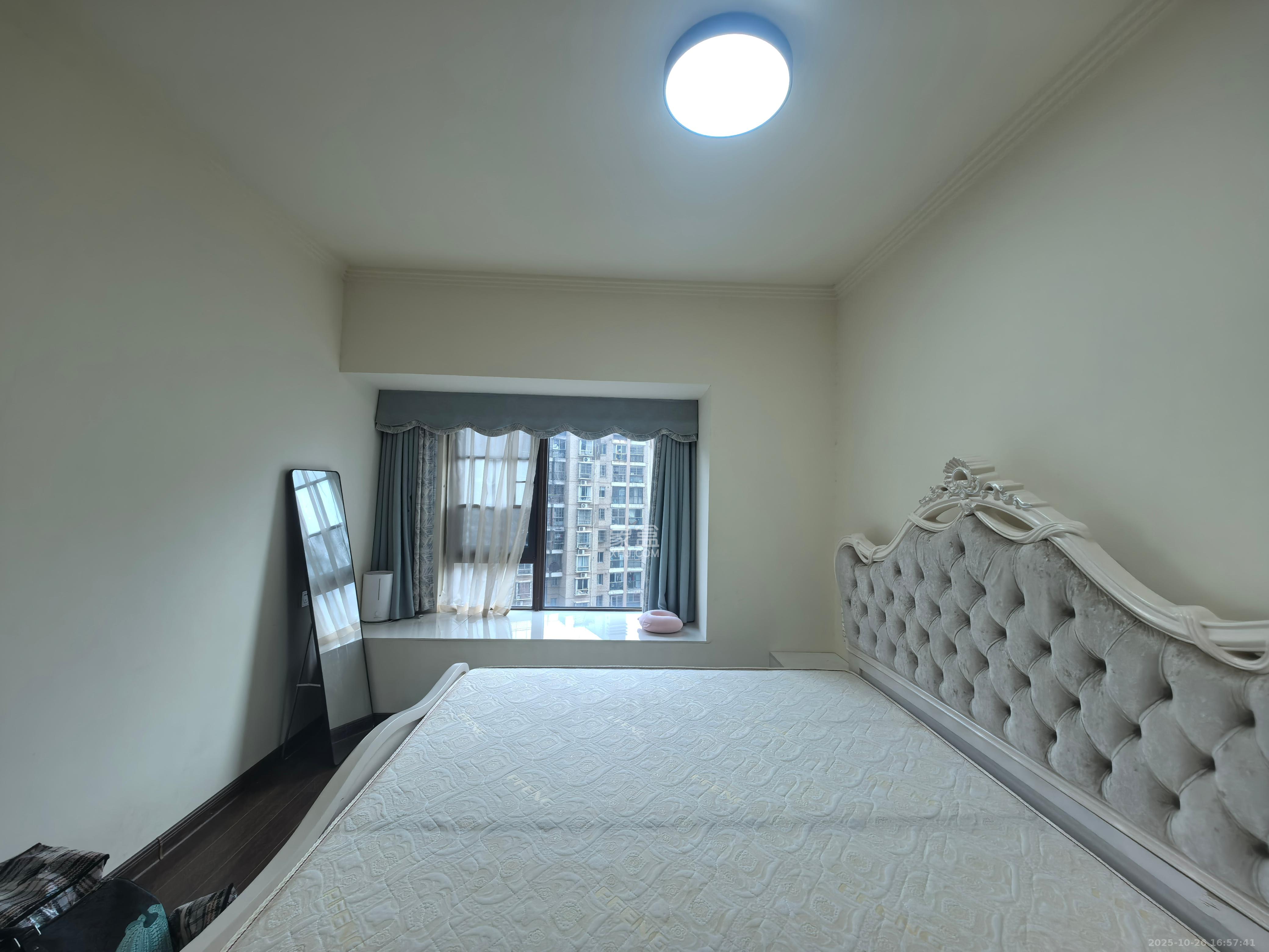 碧桂园中央花园  3室2厅3卫    2500.0元/月室内图