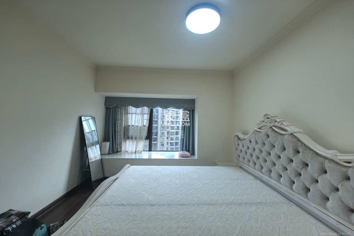 碧桂园中央花园  3室2厅3卫    2500.0元/月 碧桂园中央花园  3室2厅3卫    2500.0元/月室内图