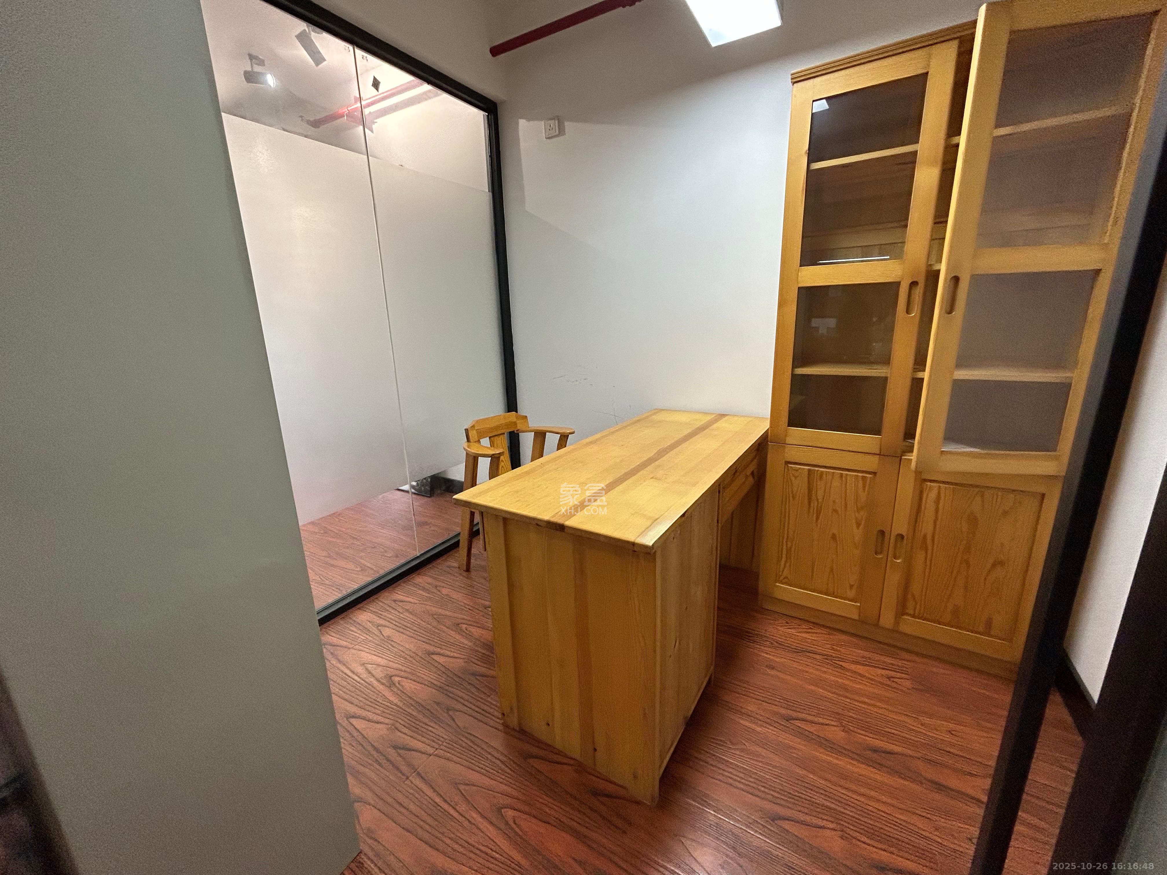 钰龙天下二期(钰龙佳园)  1室1厅1卫    4200.0元/月 钰龙天下二期(钰龙佳园)  1室1厅1卫    4200.0元/月室内图