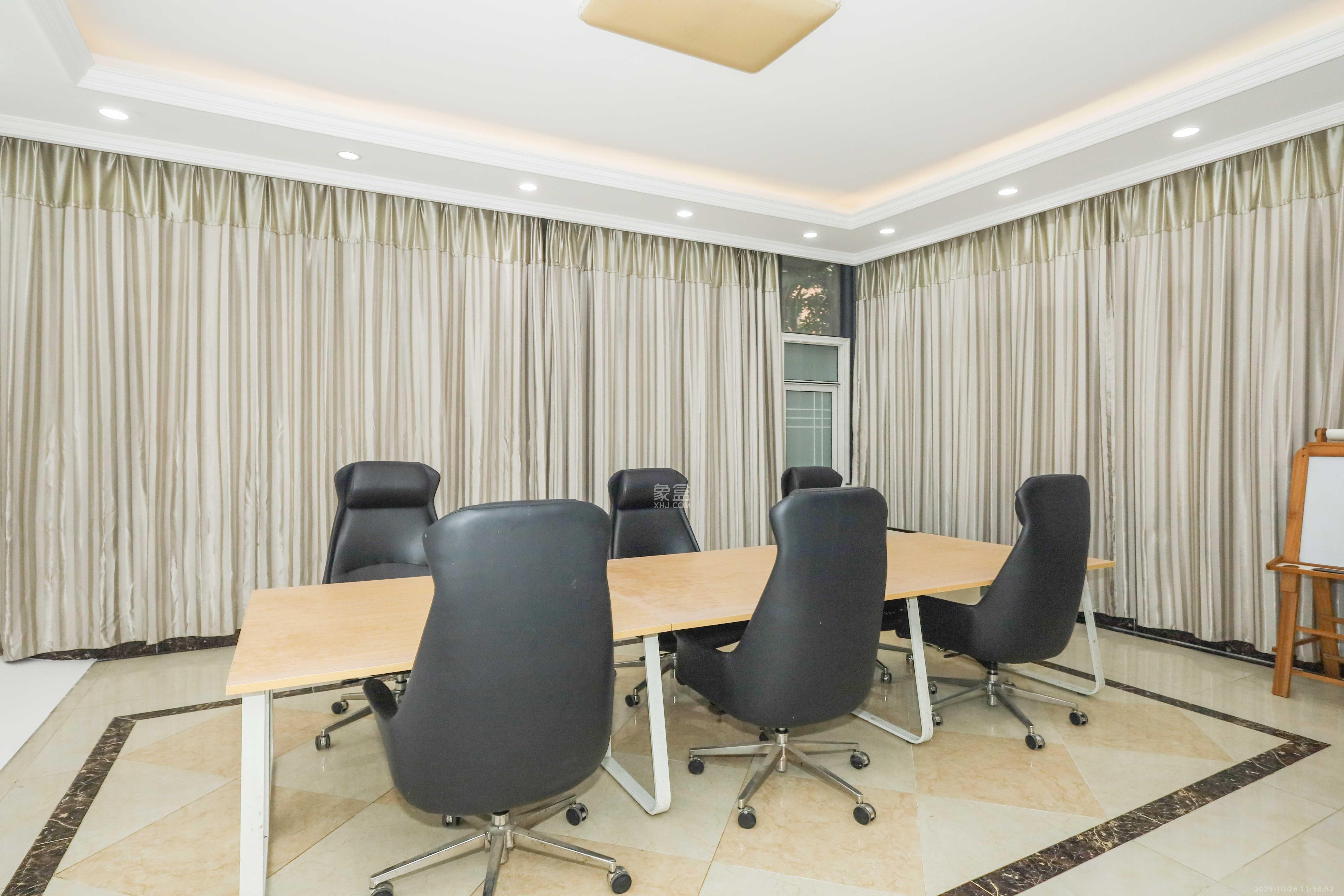 山水英伦  1室2厅4卫    368.0万 山水英伦  1室2厅4卫    368.0万卧室