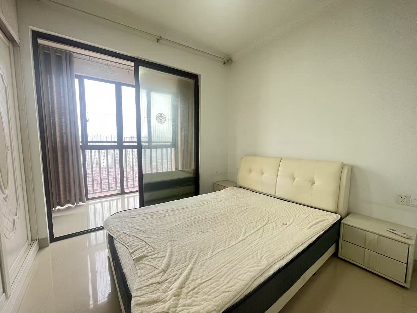 英伦首府金域豪廷 1室0厅0卫 25.0万 英伦首府金域豪廷 1室0厅0卫 25.0万客厅