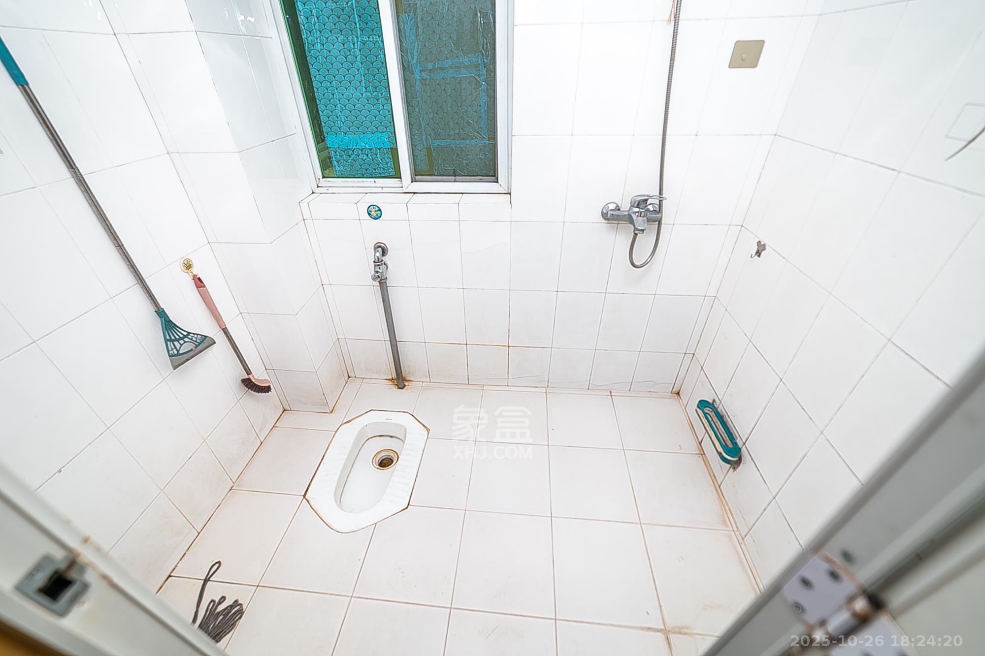 万事佳景园  3室2厅2卫    75.8万卫生间