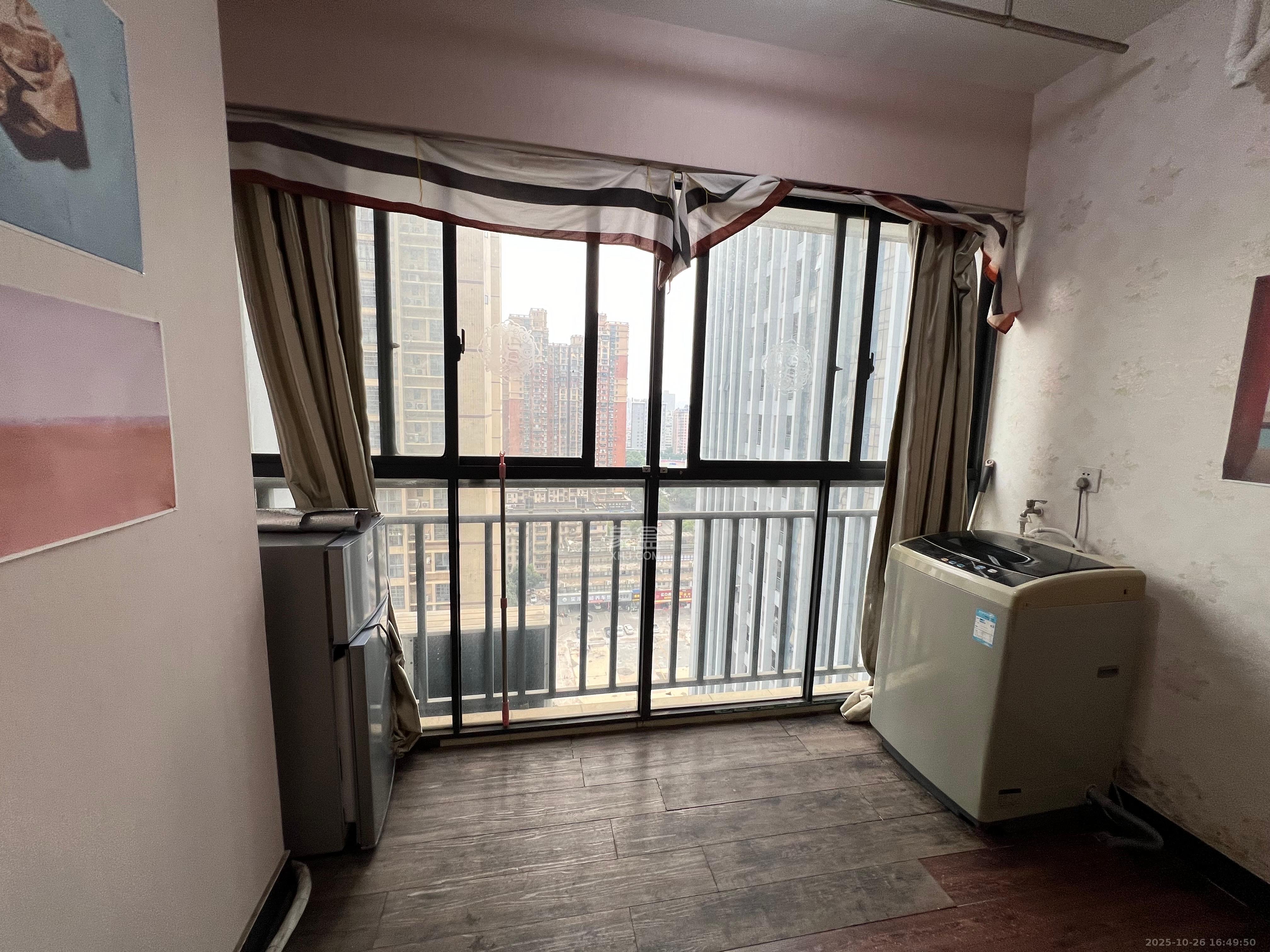 东方芙蓉  1室1厅1卫    1200.0元/月室内图