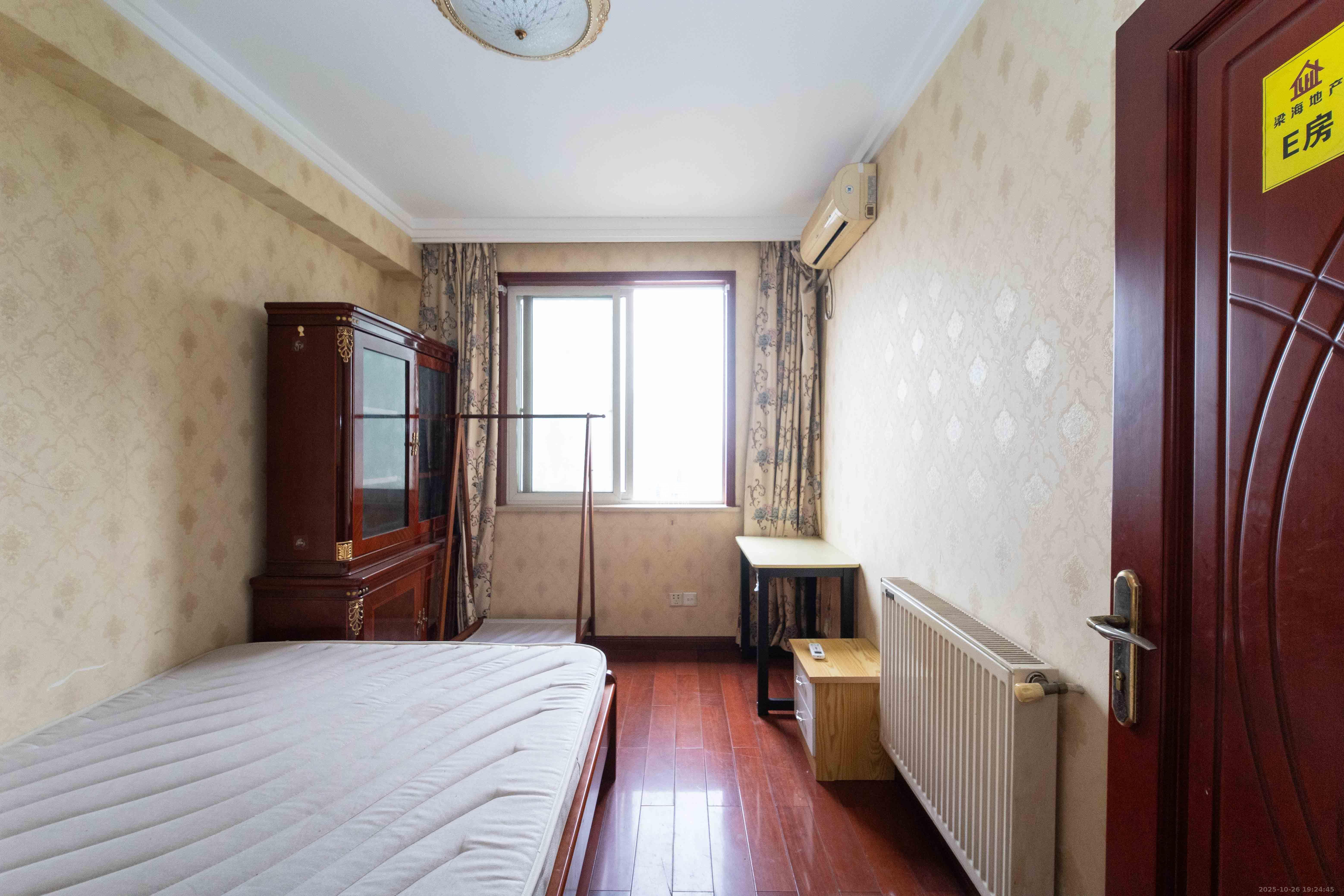 诺亚方舟大厦  5室2厅2卫    3600.0元/月 诺亚方舟大厦  5室2厅2卫    3600.0元/月室内图