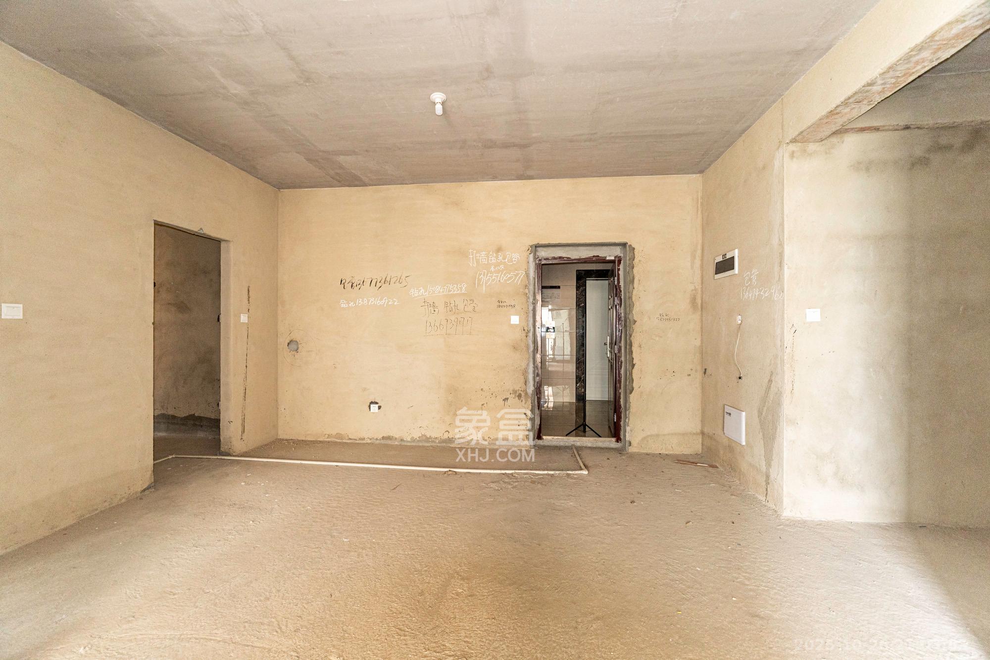 星雅美辰  3室2厅2卫    76.0万客厅