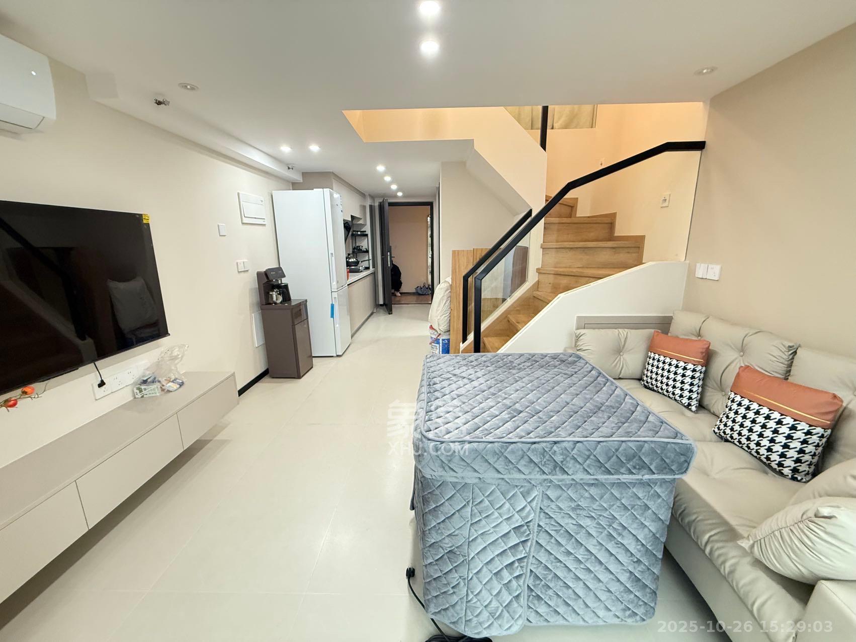 华润置地中心  2室1厅1卫    3200.0元/月 华润置地中心  2室1厅1卫    3200.0元/月室内图