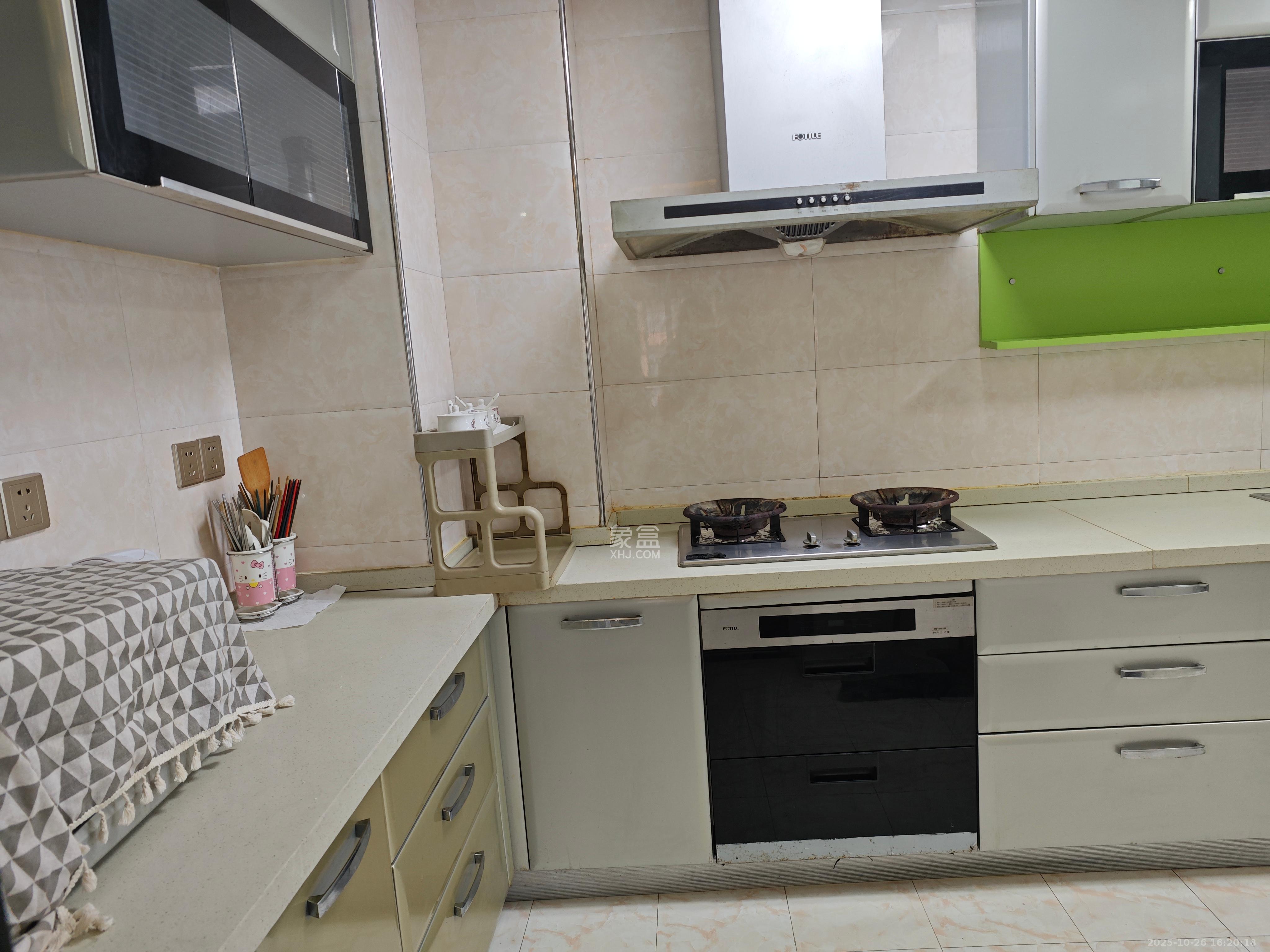 中城丽景香山园  3室2厅2卫    2800.0元/月 中城丽景香山园  3室2厅2卫    2800.0元/月室内图