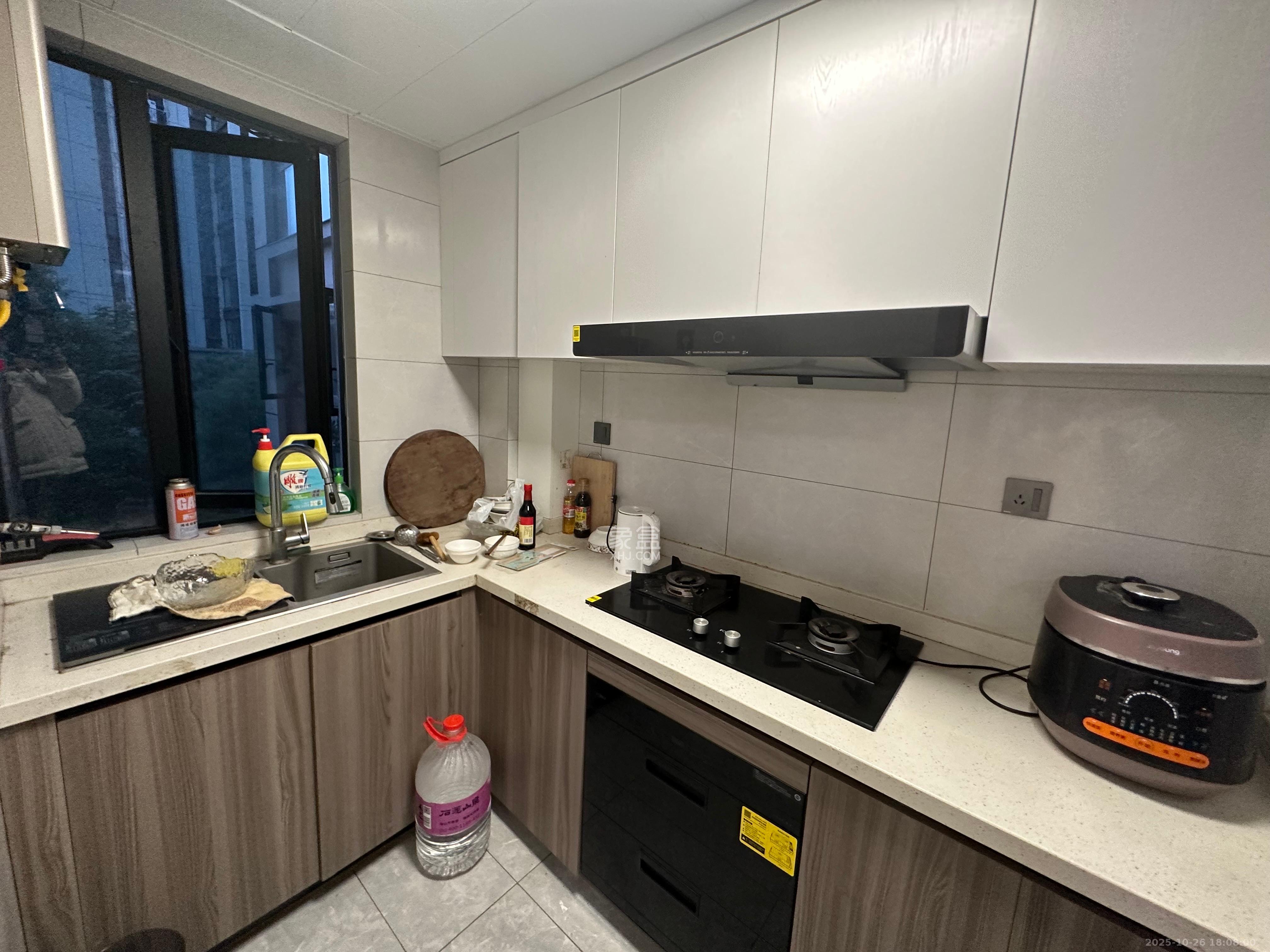 金富湘江悦城  3室2厅2卫    2400.0元/月室内图