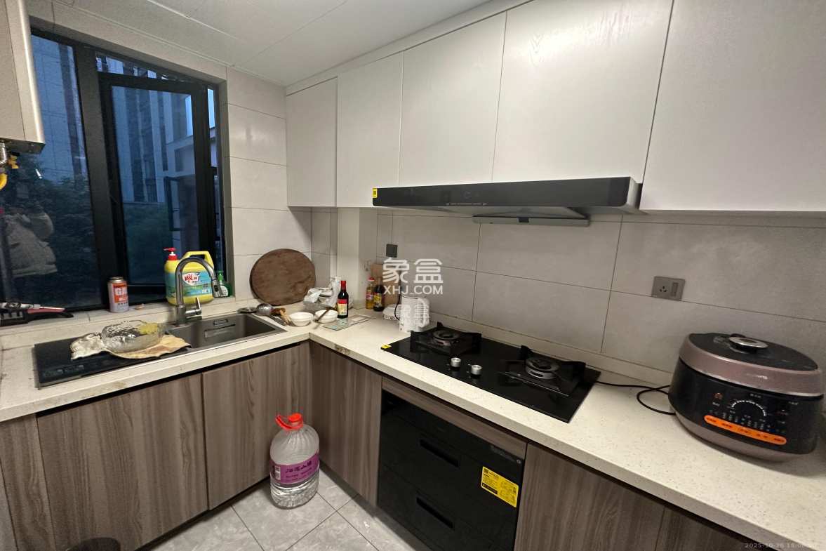 金富湘江悦城 3室2厅2卫 2400.0元/月 金富湘江悦城 3室2厅2卫 2400.0元/月室内图