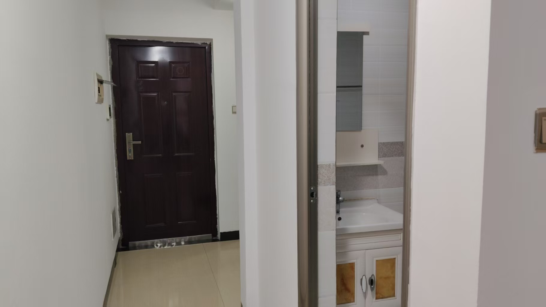 梓山豪苑  1室1厅1卫    1200.0元/月室内图