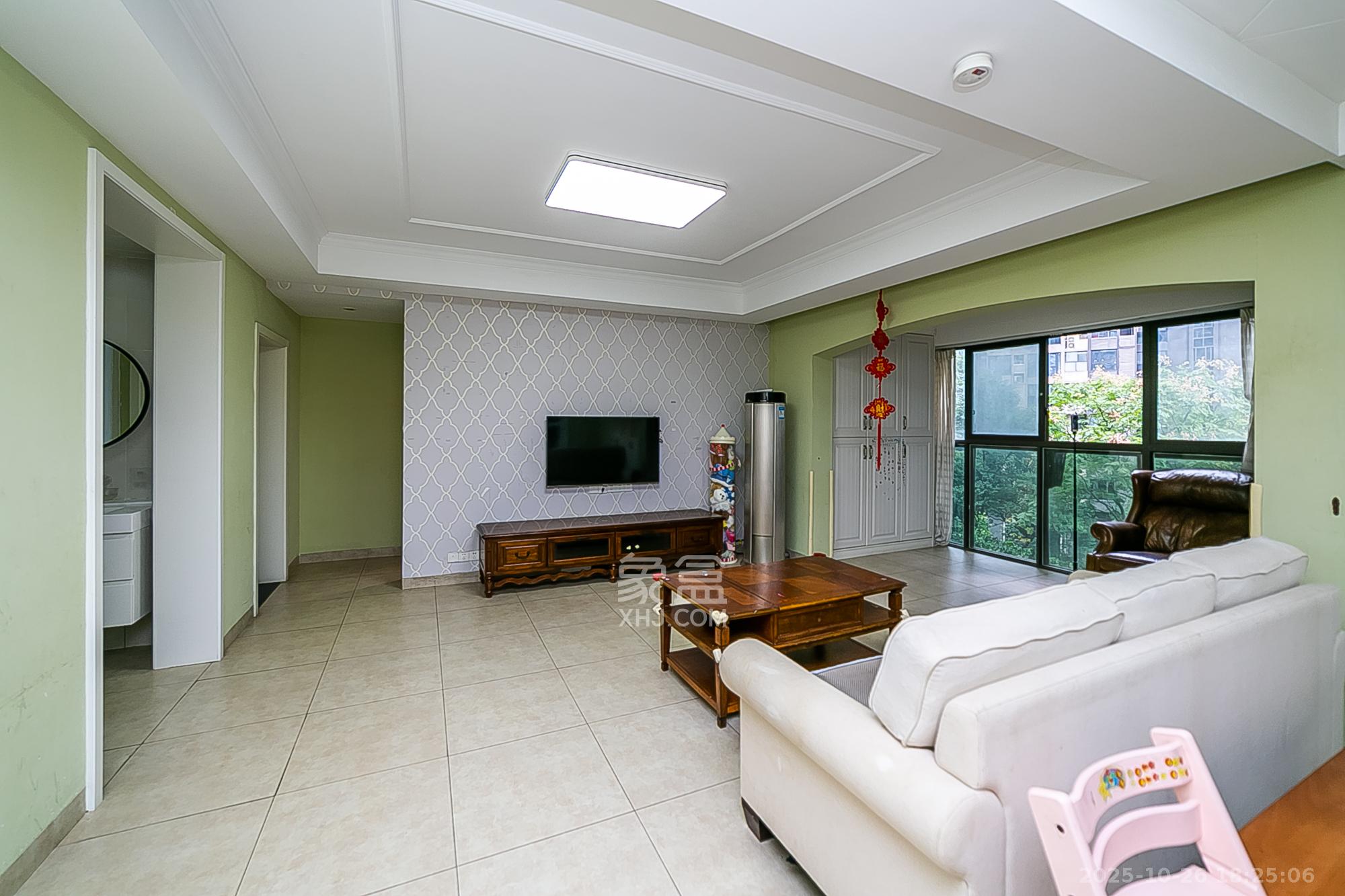 通用时代国际社区  3室2厅2卫    120.0万客厅