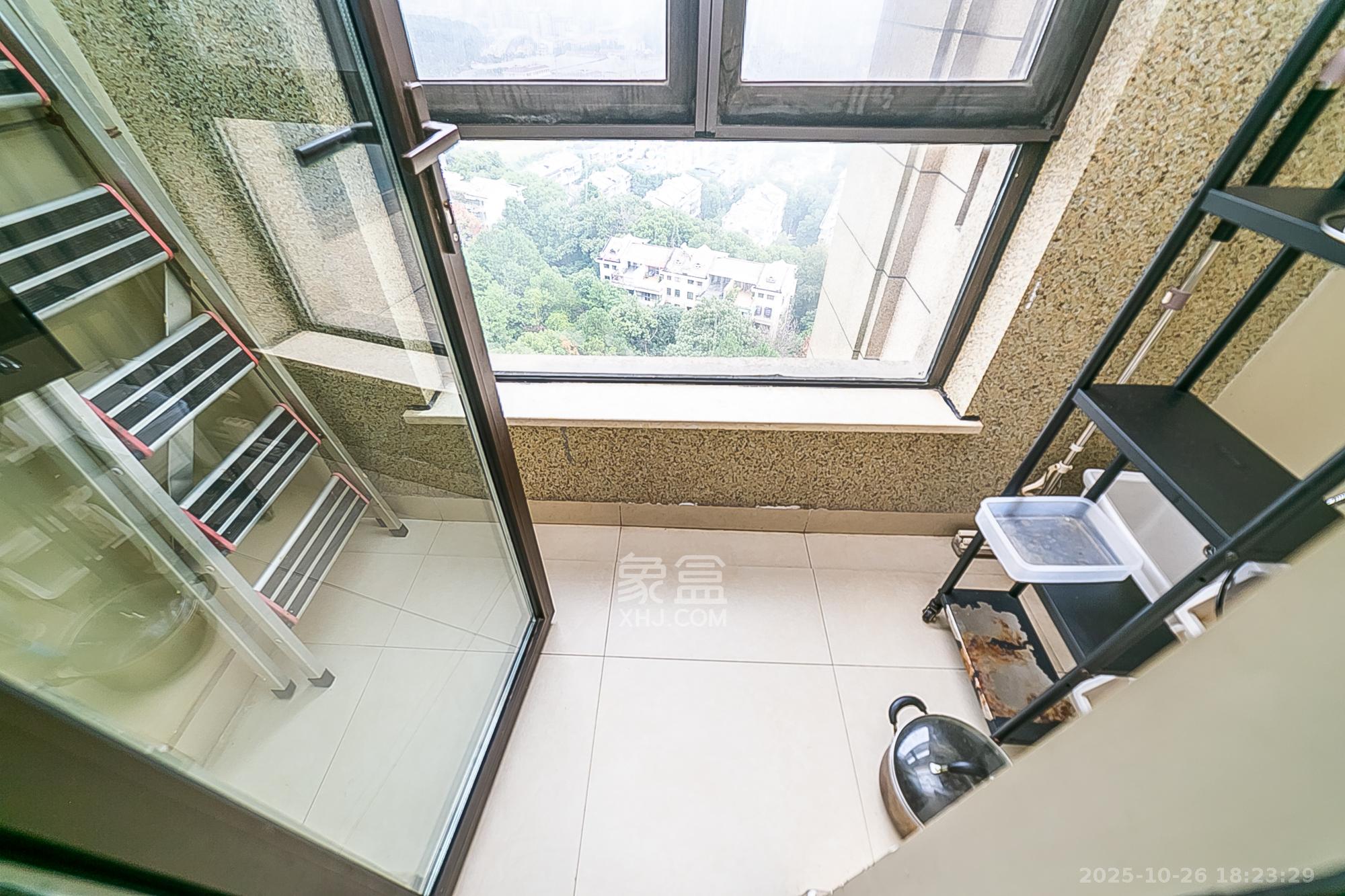 万科紫台  4室2厅2卫    380.0万 万科紫台  4室2厅2卫    380.0万阳台