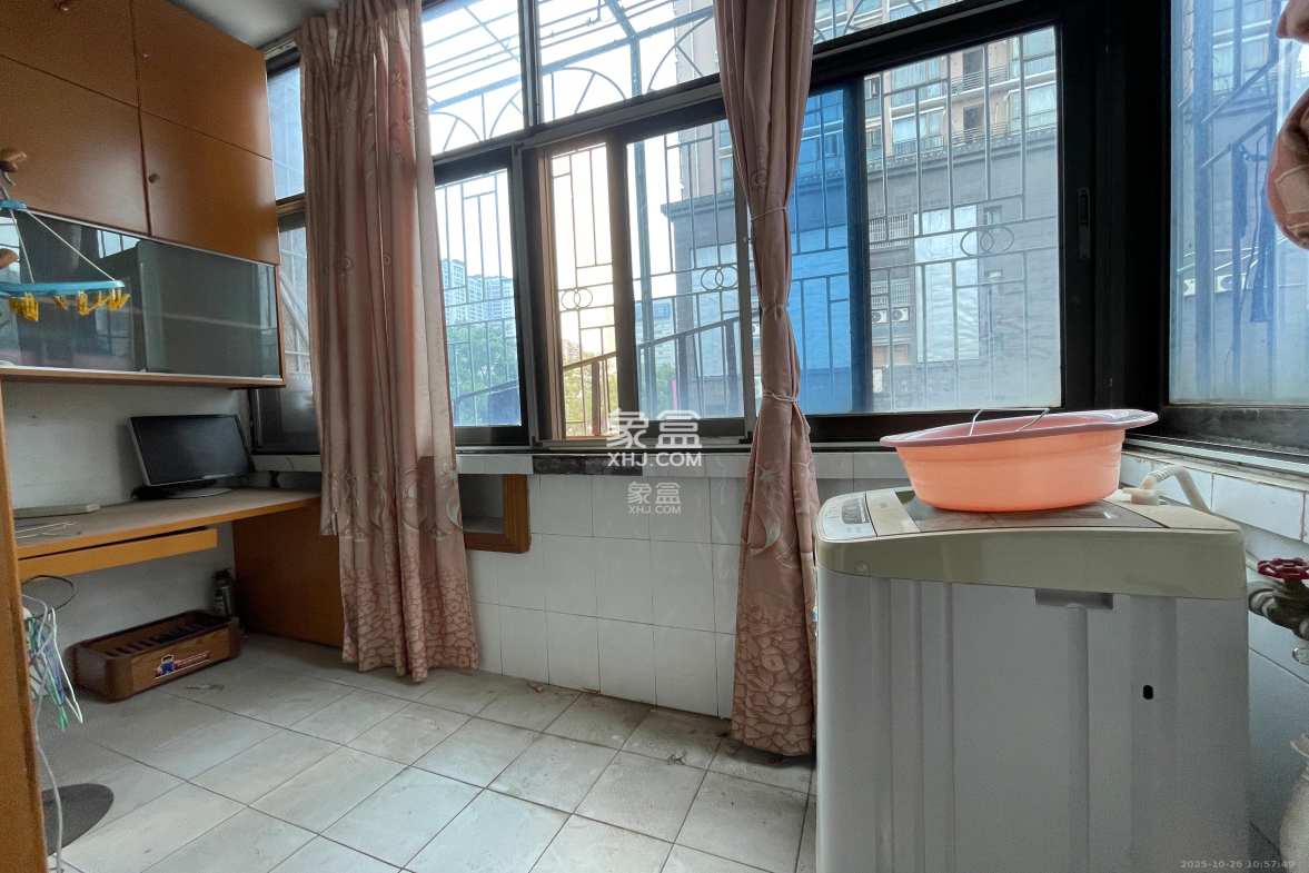 湘农桥社区 2室1厅1卫 1800.0元/月 湘农桥社区 2室1厅1卫 1800.0元/月室内图