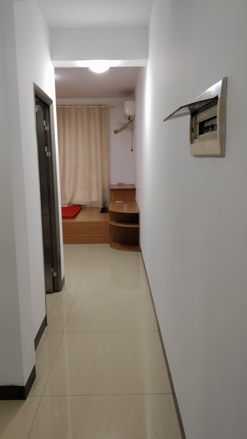 梓山豪苑  1室1厅1卫    1200.0元/月室内图1