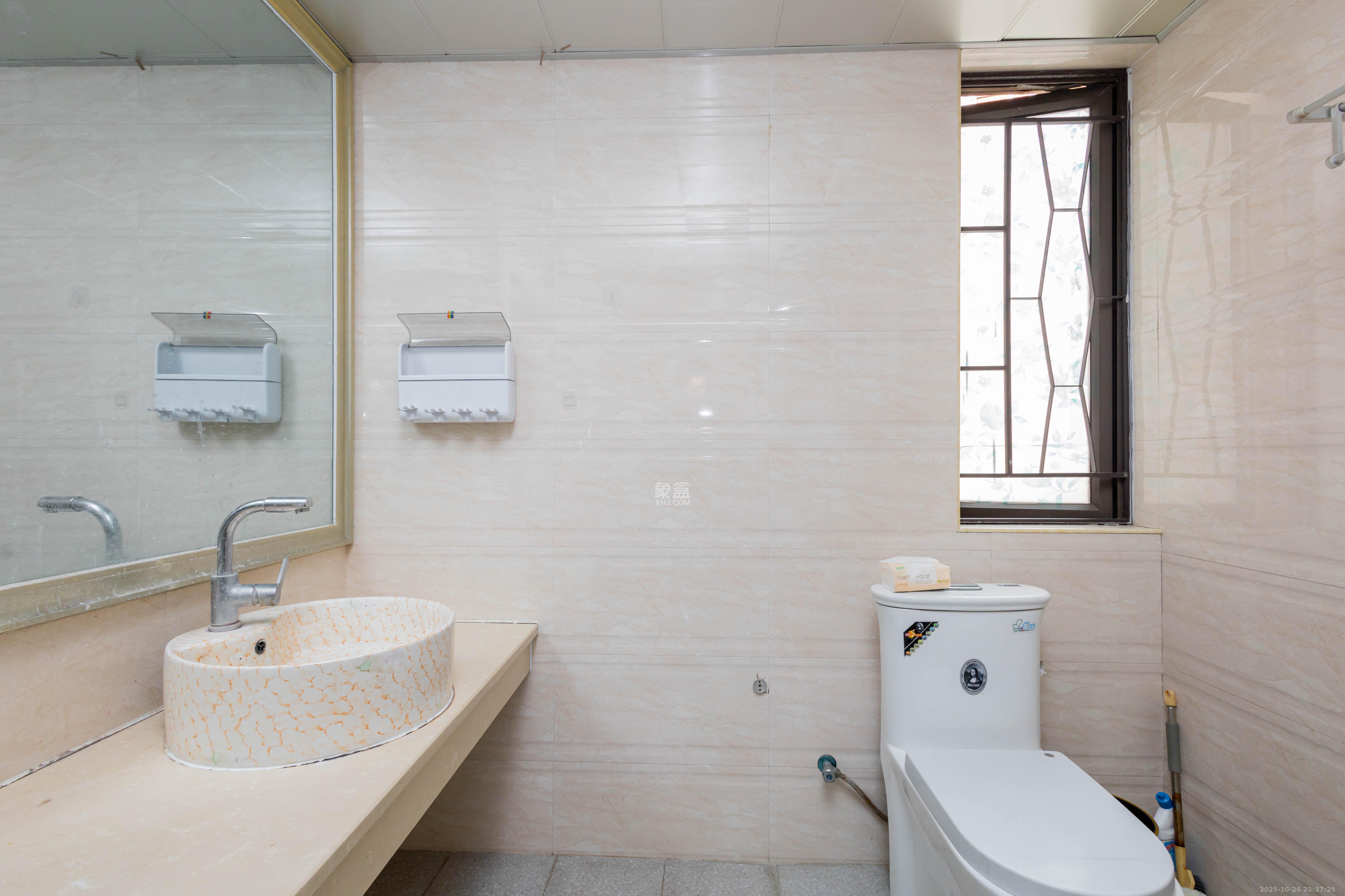 旭辉华庭 3室2厅2卫 75.0万 旭辉华庭 3室2厅2卫 75.0万卫生间