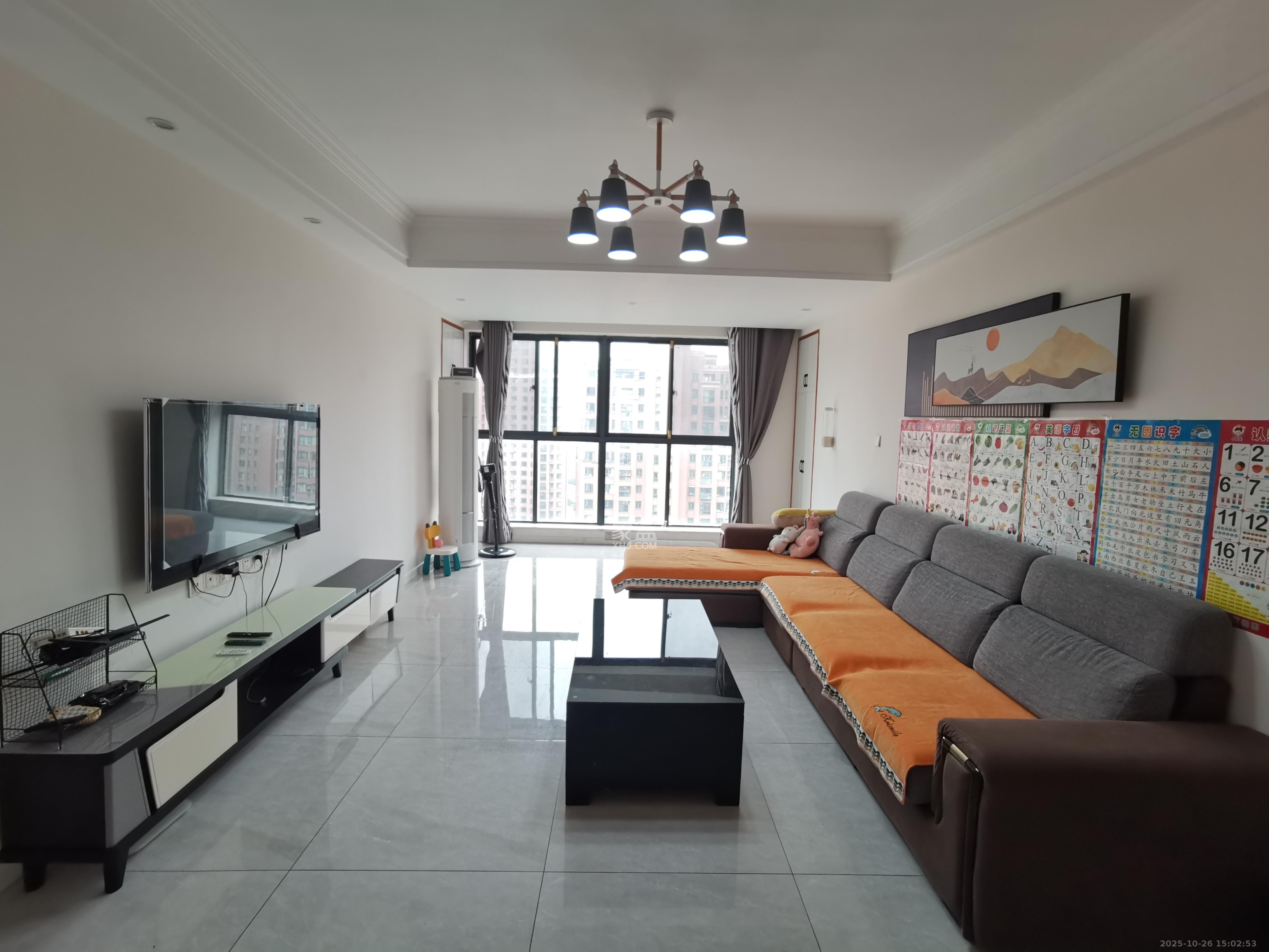 三一街区 3室2厅2卫 2300.0元/月 三一街区 3室2厅2卫 2300.0元/月室内图