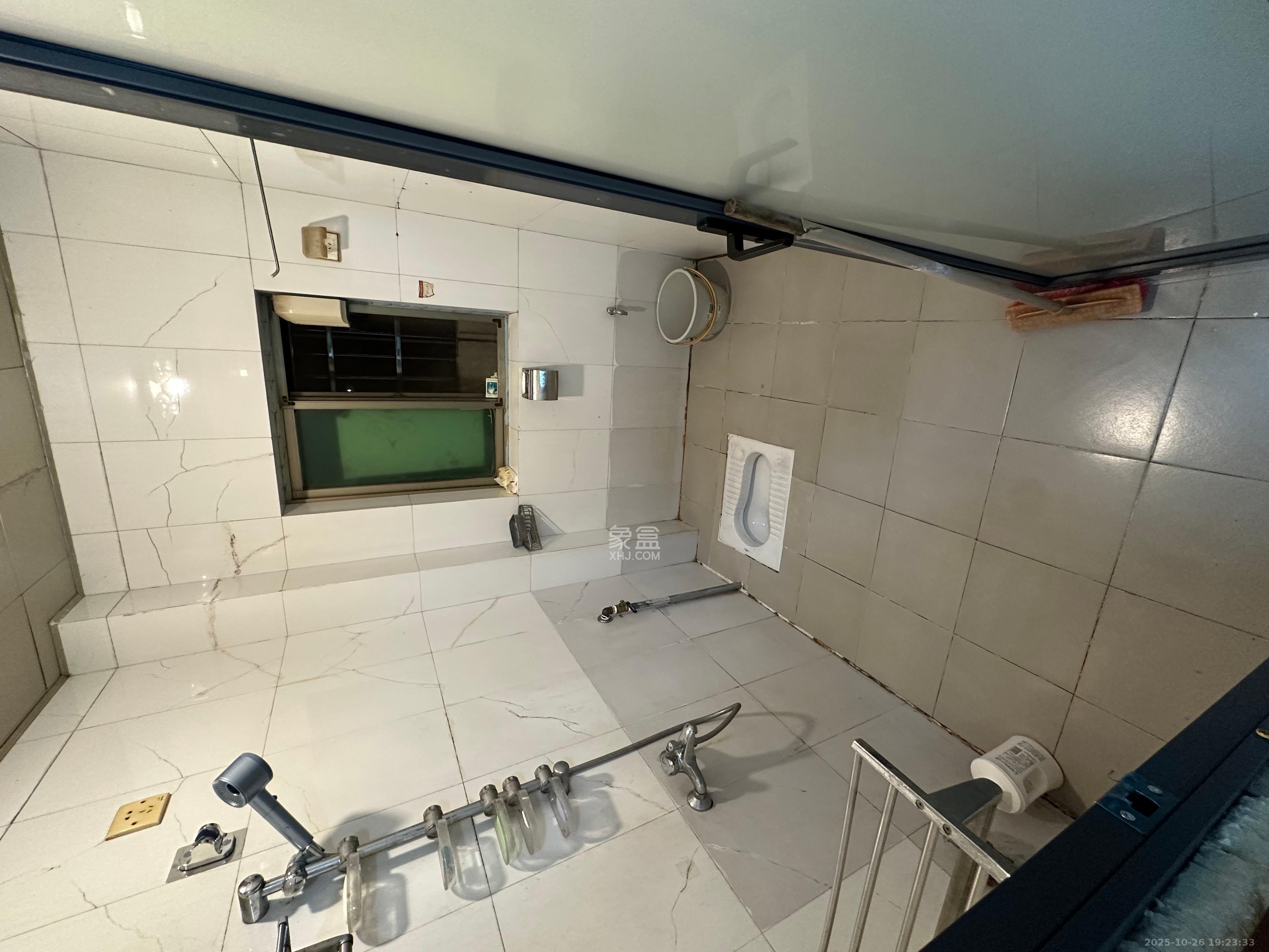 鑫湘佳园  3室1厅1卫    1600.0元/月 鑫湘佳园  3室1厅1卫    1600.0元/月室内图