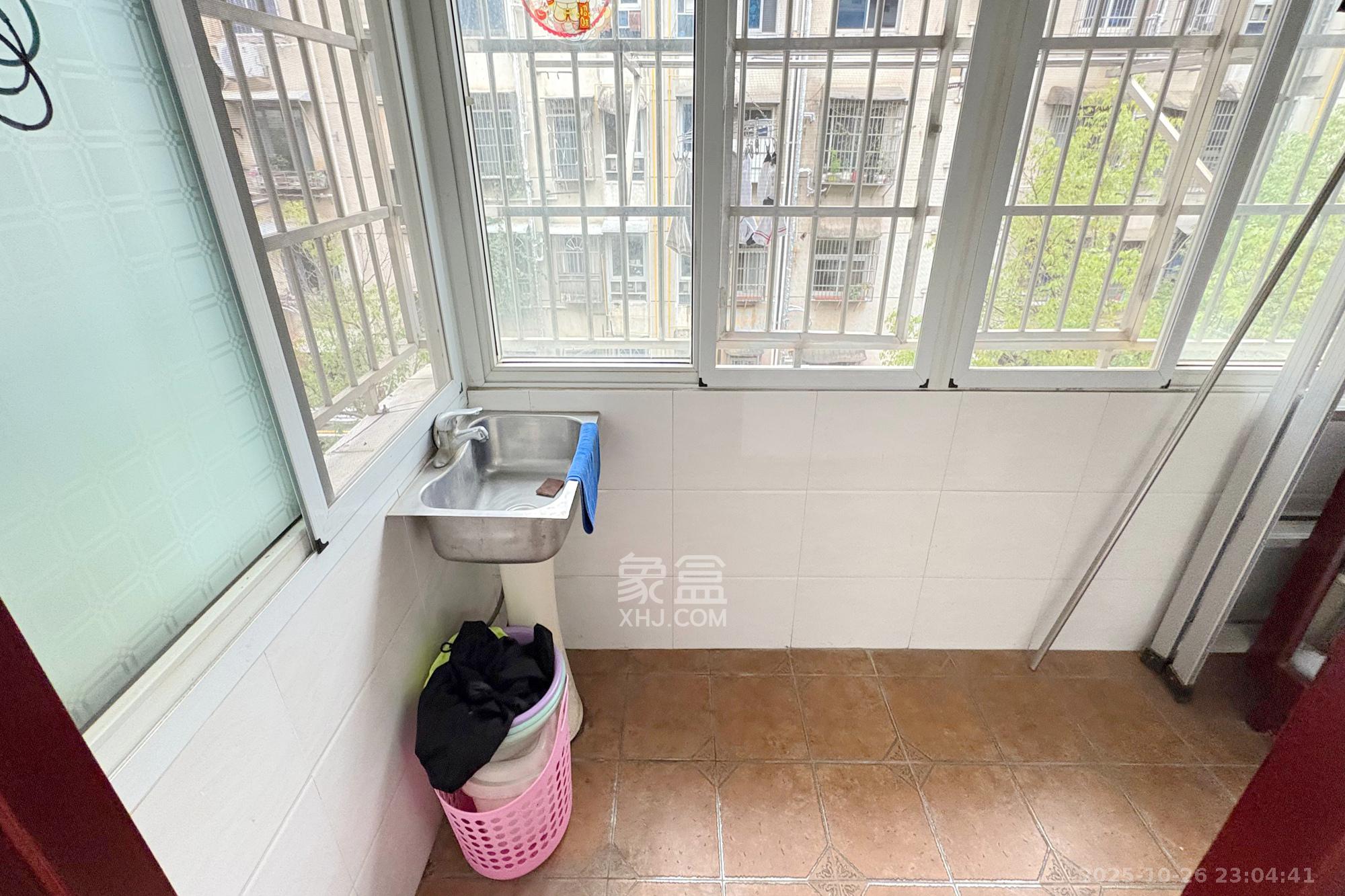 司法厅宿舍 4室2厅2卫 166.0万 司法厅宿舍 4室2厅2卫 166.0万阳台