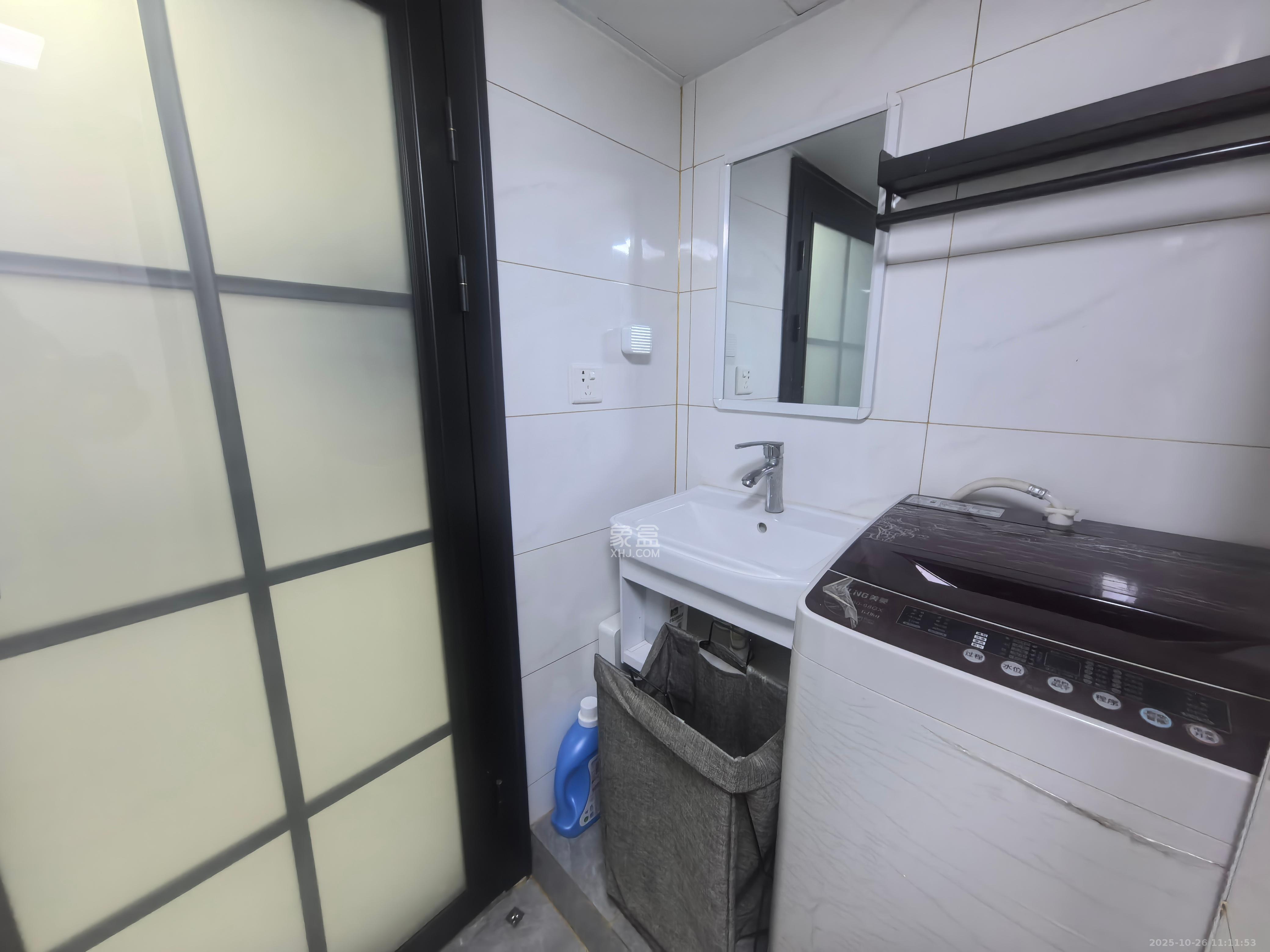 裕天国际商汇中心  1室1厅1卫    2100.0元/月 裕天国际商汇中心  1室1厅1卫    2100.0元/月室内图