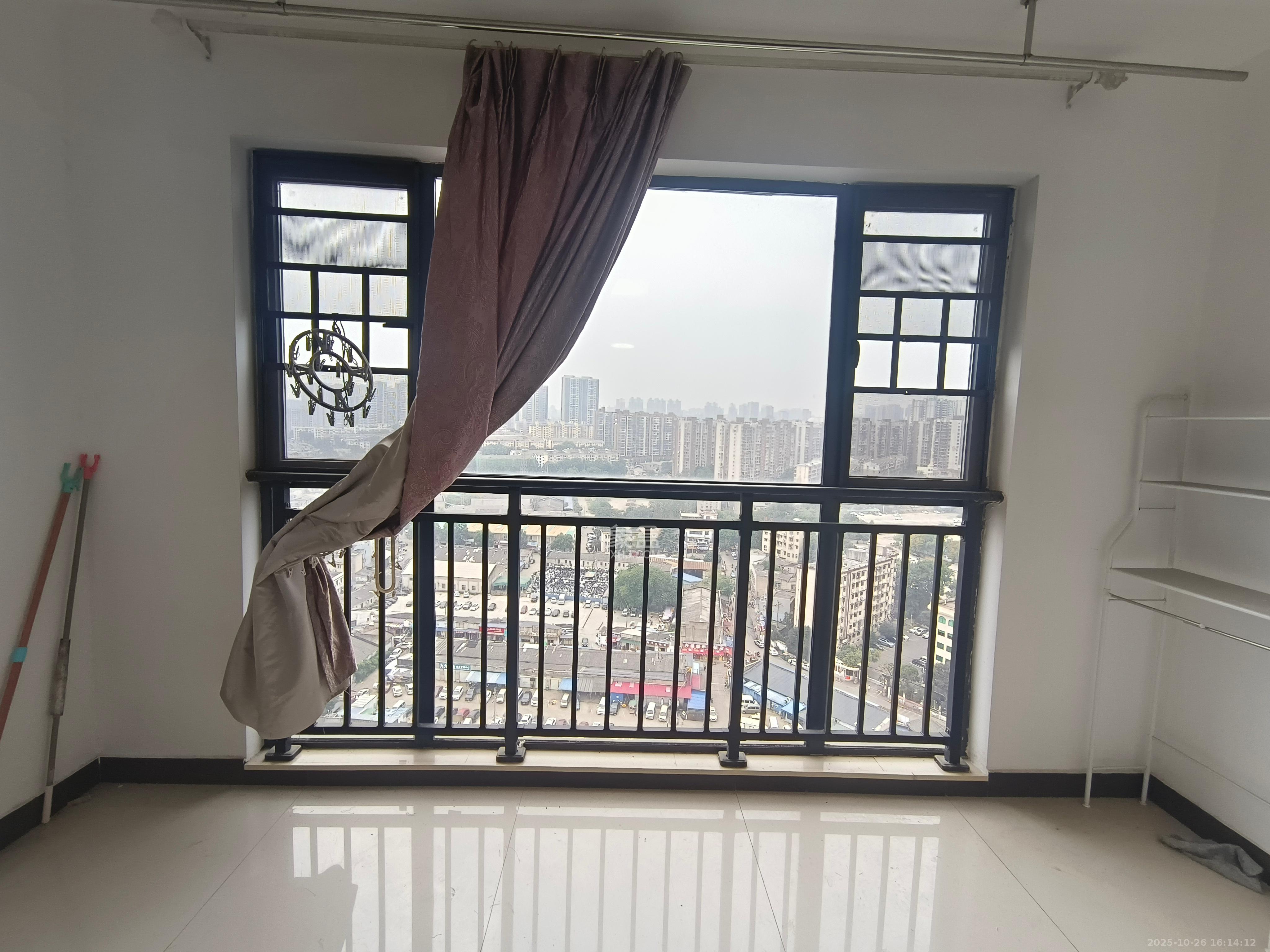 兴旺双铁城  3室2厅2卫    2400.0元/月室内图