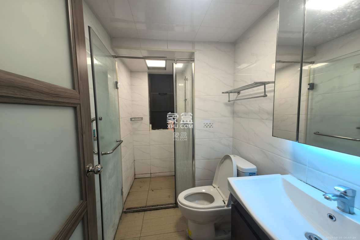 碧桂园中央花园  3室2厅3卫    2500.0元/月 碧桂园中央花园  3室2厅3卫    2500.0元/月室内图