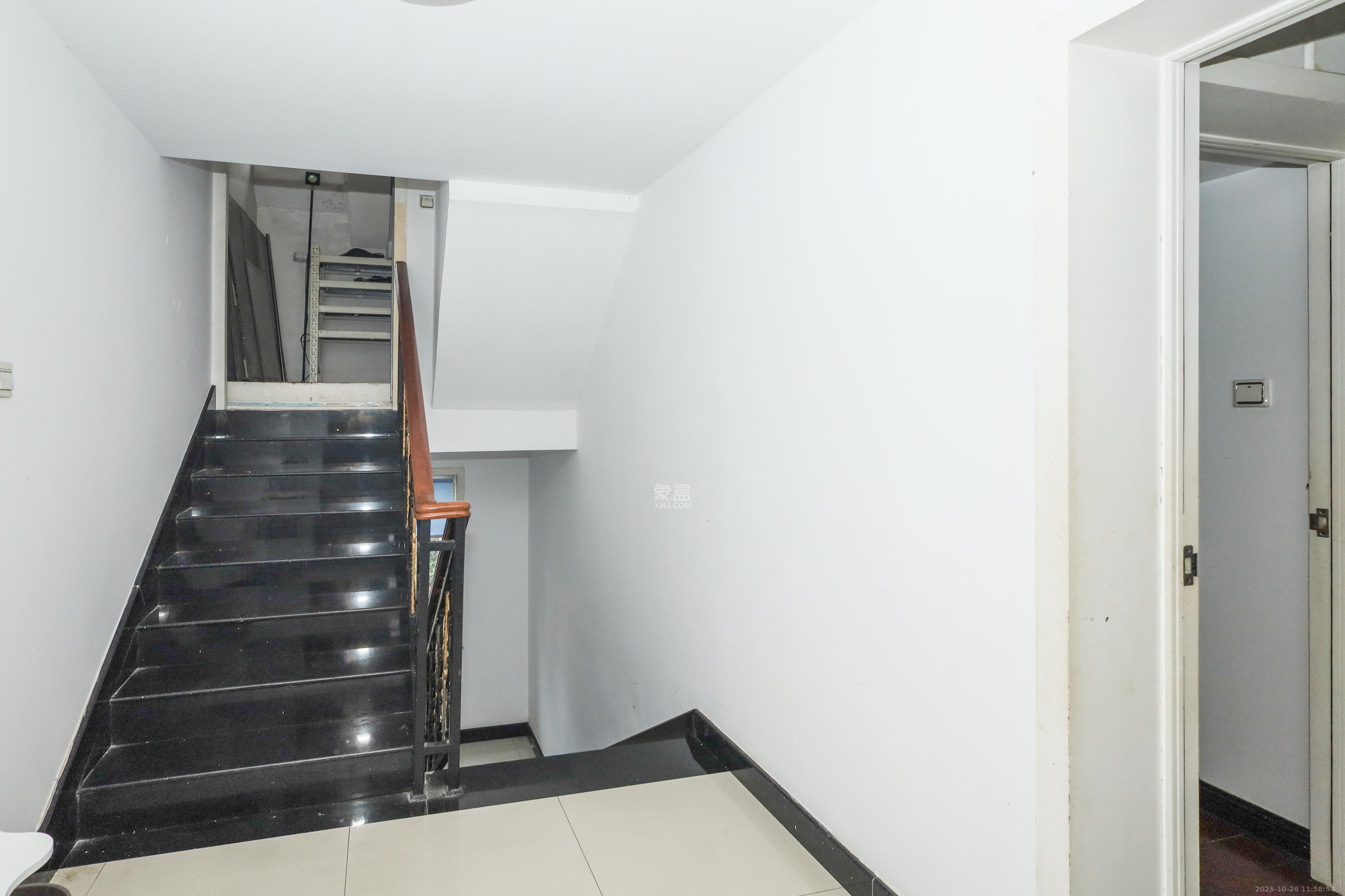 山水英伦  1室2厅4卫    368.0万 山水英伦  1室2厅4卫    368.0万其他