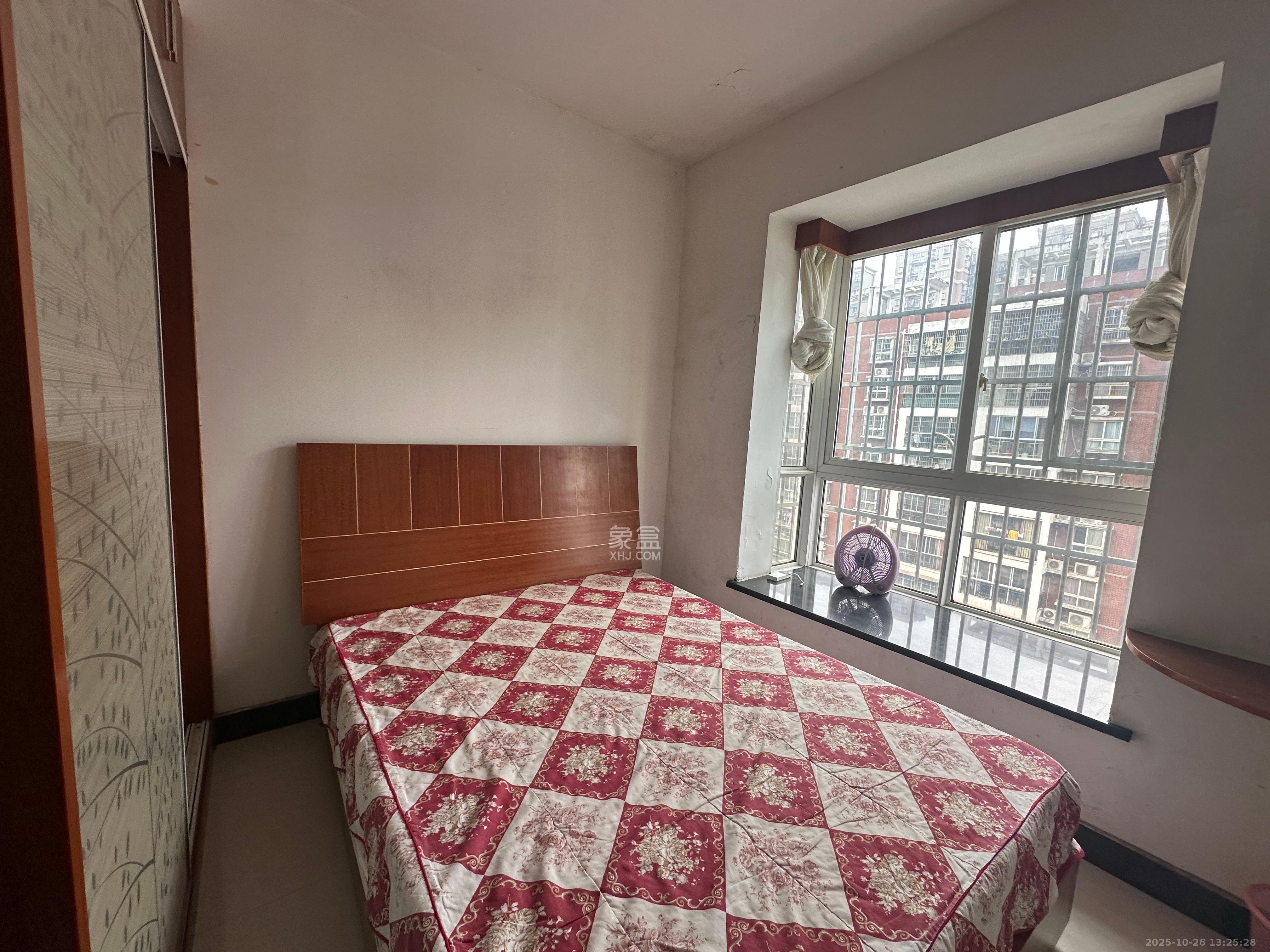 彩都公寓  3室2厅1卫    2200.0元/月室内图