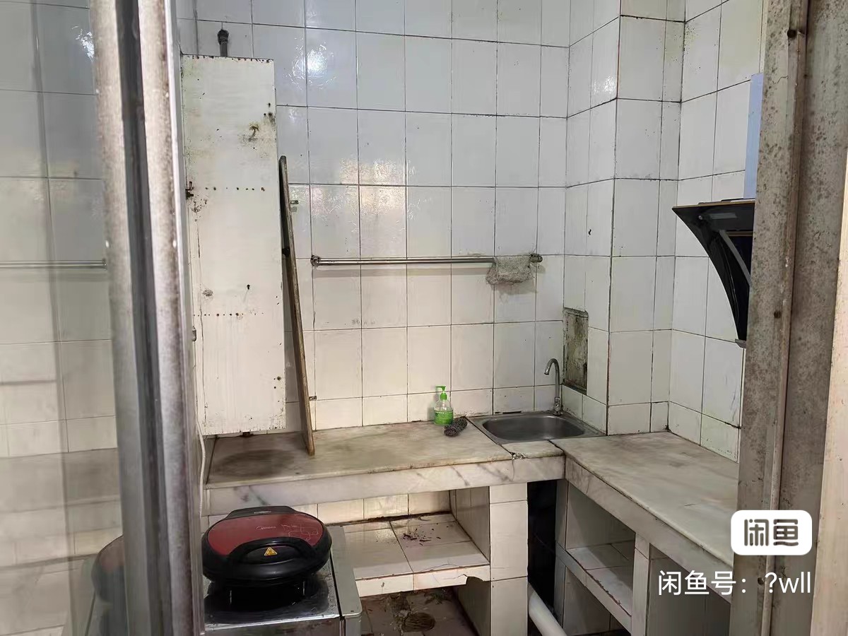 规划局宿舍 2室2厅1卫 70.0万 规划局宿舍 2室2厅1卫 70.0万客厅