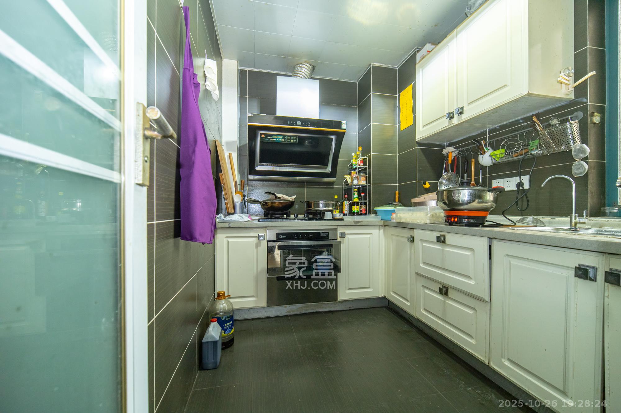 蝴蝶谷 2室2厅1卫 32.8万 蝴蝶谷 2室2厅1卫 32.8万厨房