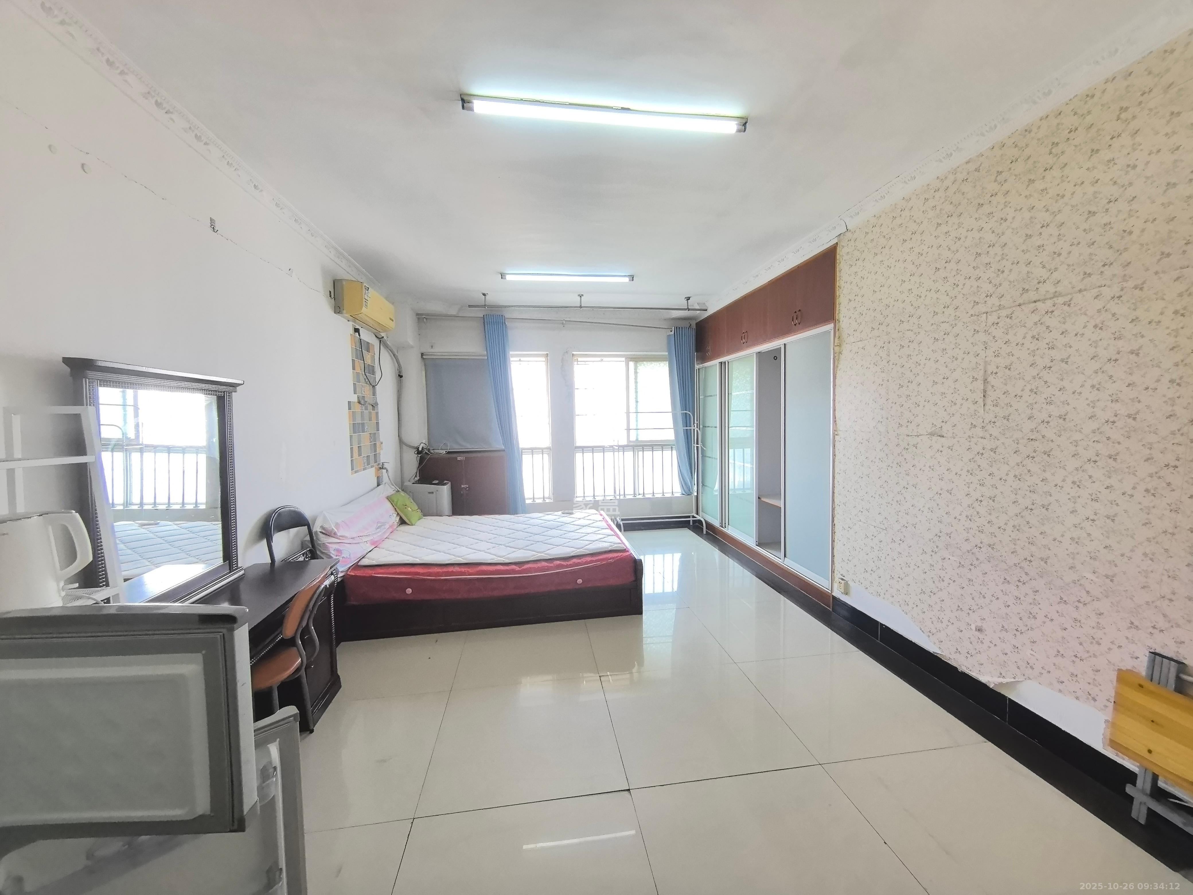 伍家岭生活广场  1室1厅1卫    1200.0元/月 伍家岭生活广场  1室1厅1卫    1200.0元/月室内图