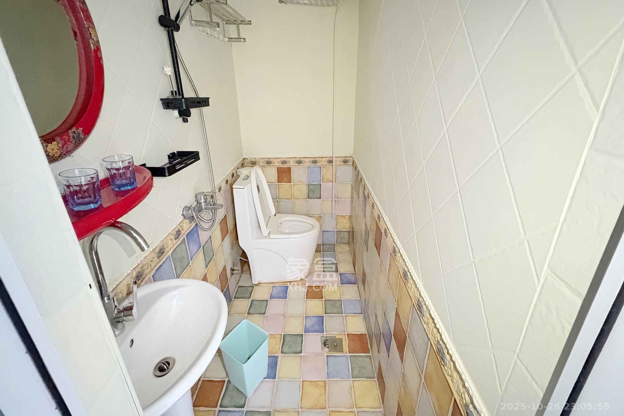 君临国际  5室0厅4卫    150.0万 君临国际  5室0厅4卫    150.0万卫生间