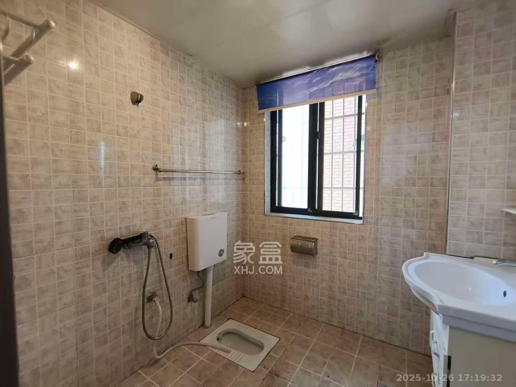 岳华嘉园  2室2厅1卫    1800.0元/月室内图