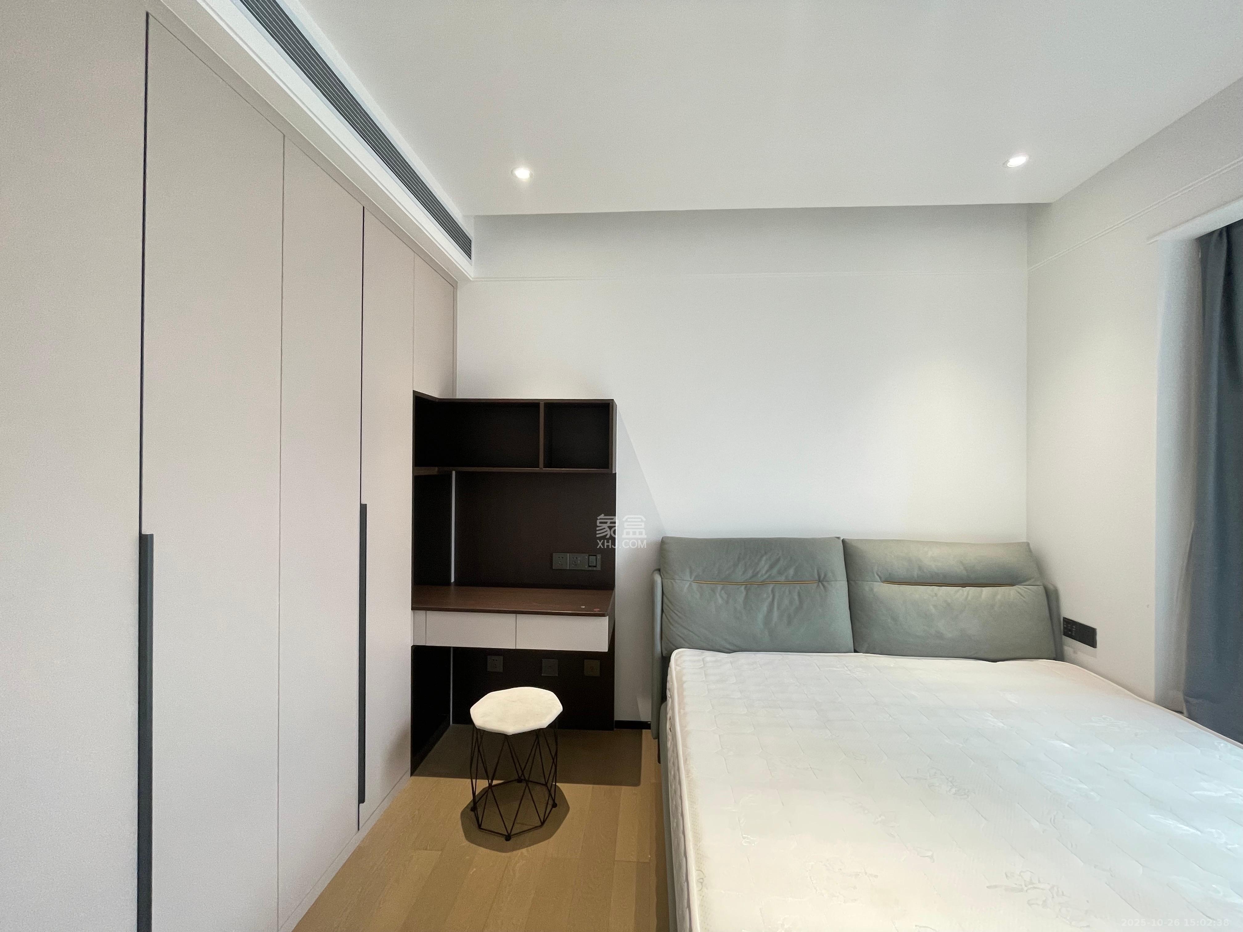 万科滨河道  3室2厅2卫    2800.0元/月室内图