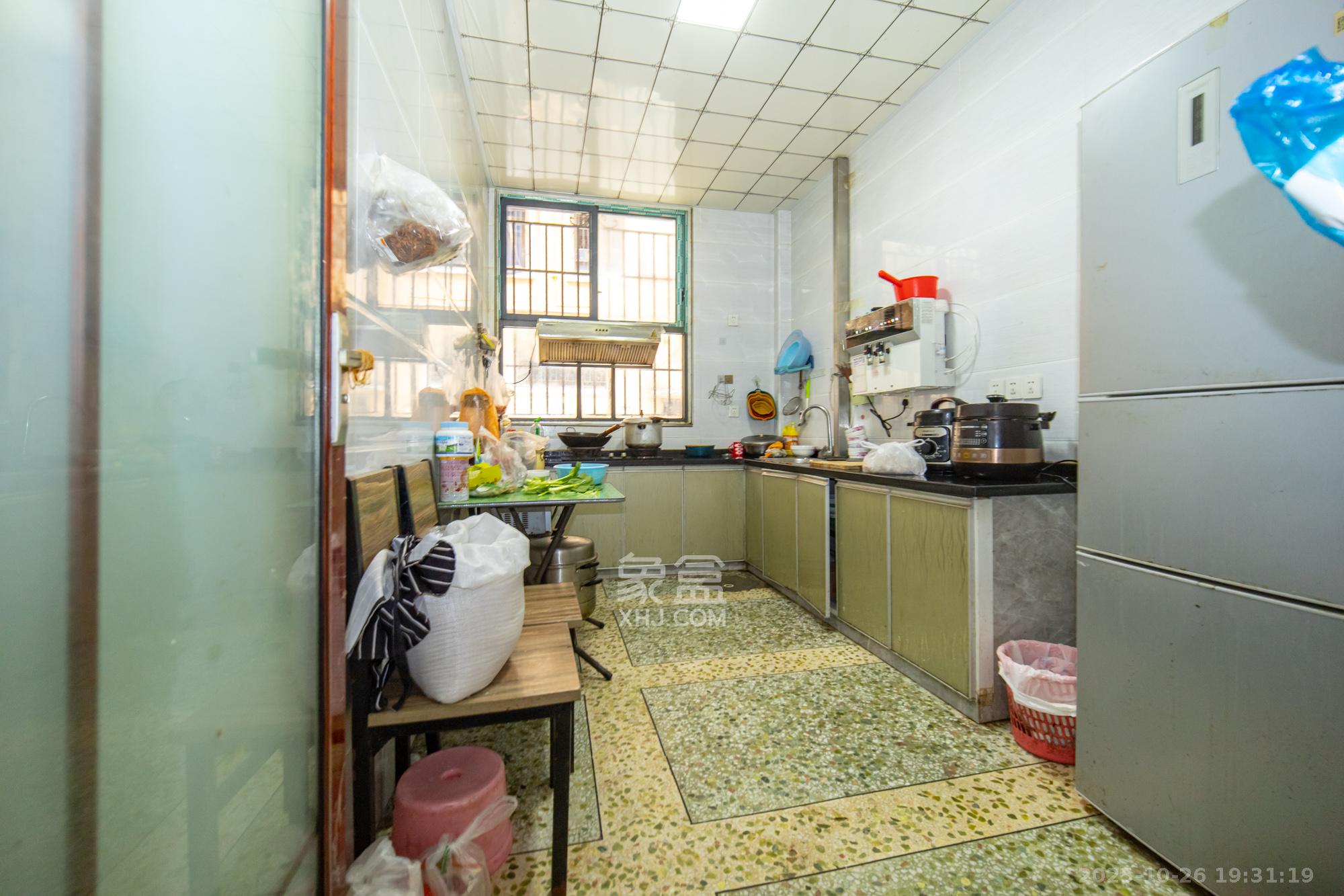 星沙六区  18室1厅1卫    268.0万 星沙六区  18室1厅1卫    268.0万厨房