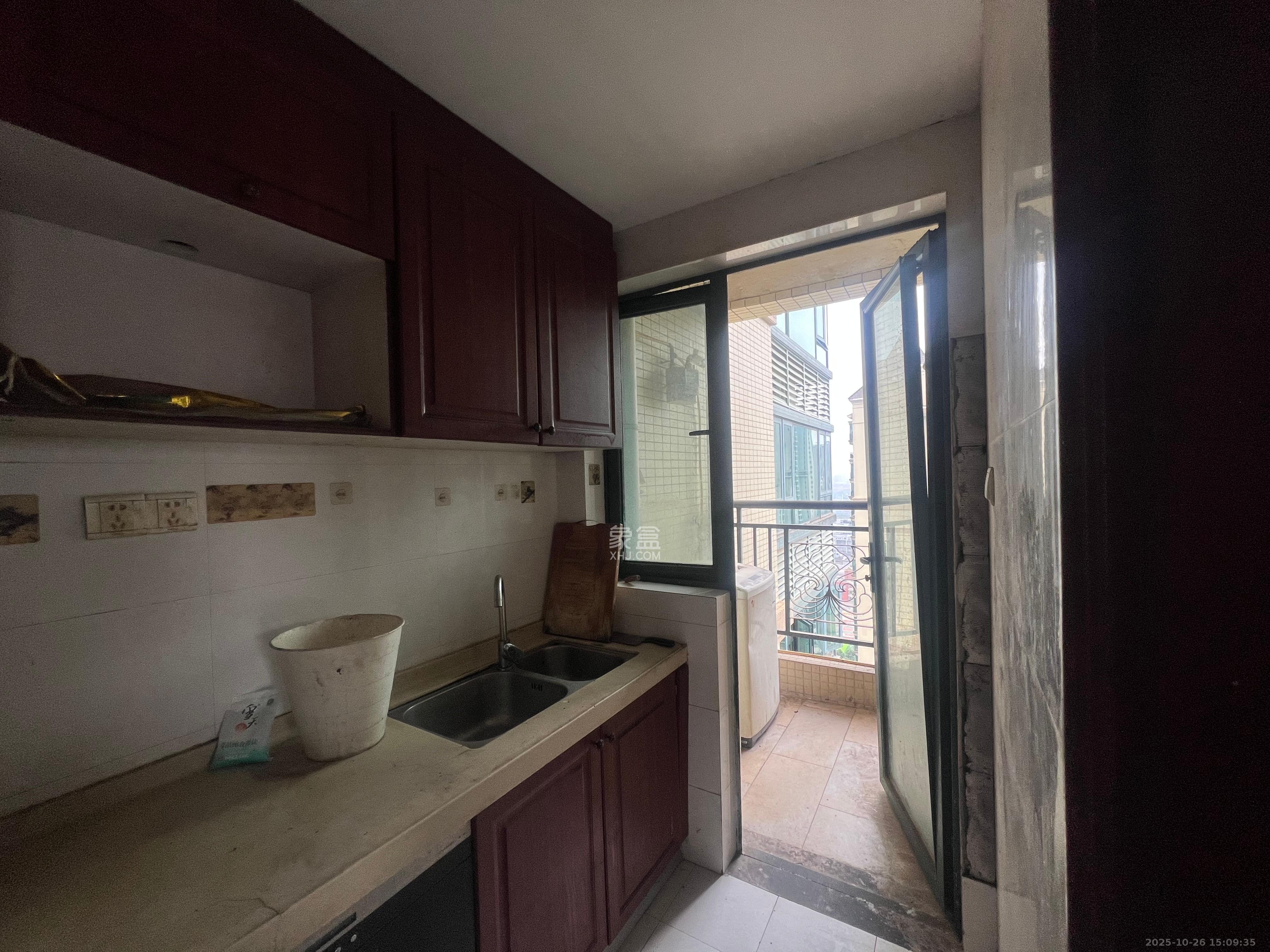 恒大绿洲  2室2厅1卫    2300.0元/月室内图