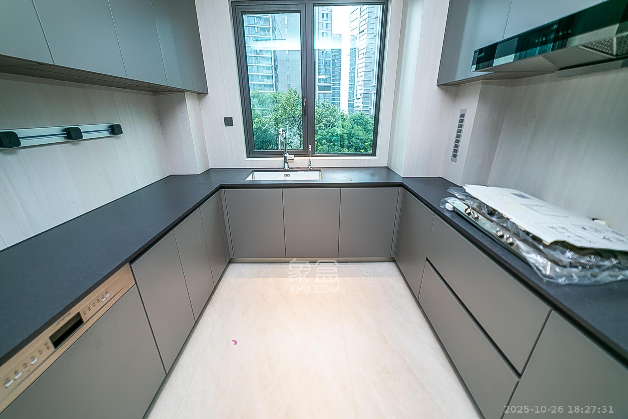 中海阅湘台  4室2厅3卫    398.0万 中海阅湘台  4室2厅3卫    398.0万厨房