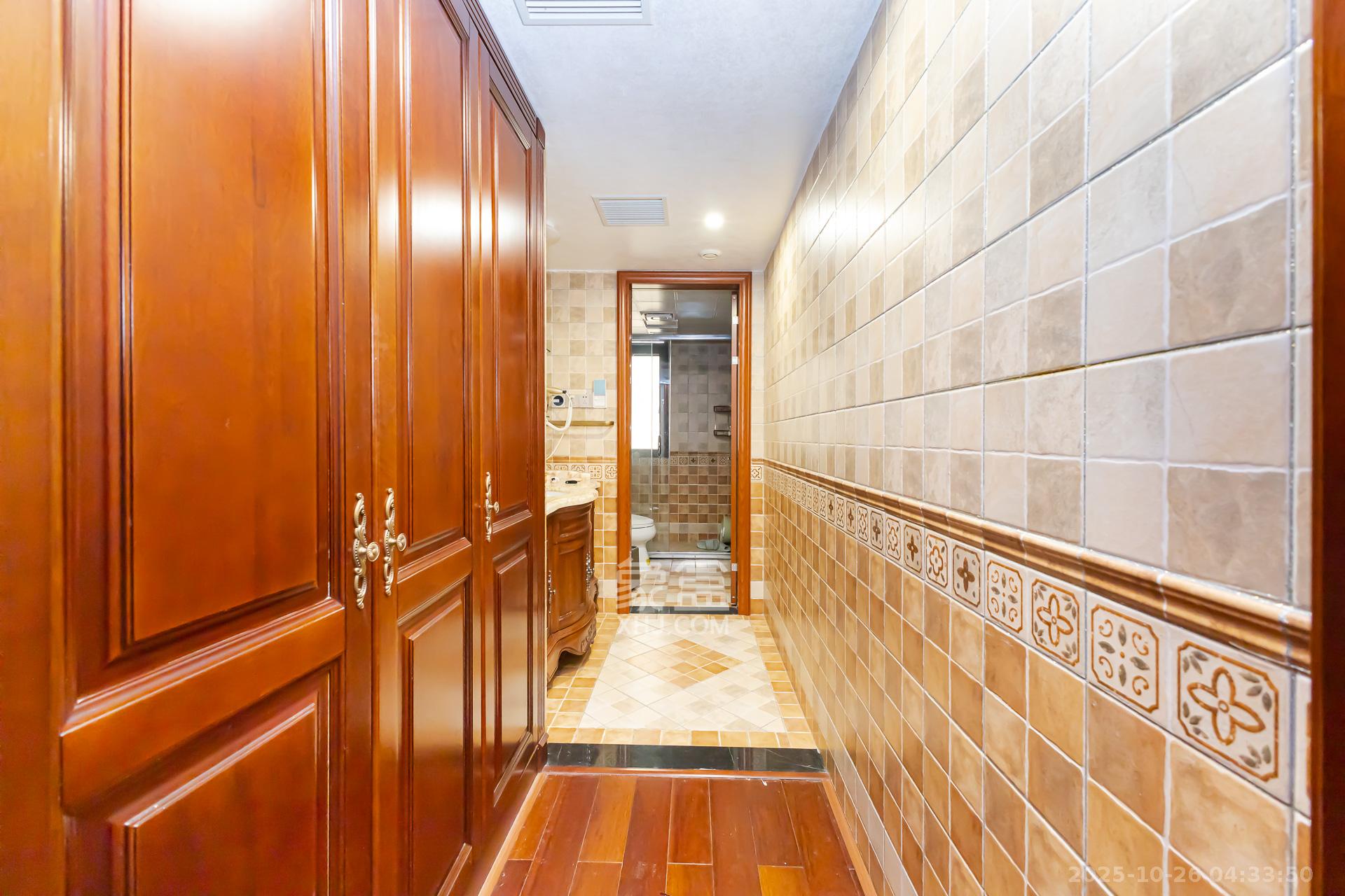 龙湖湘风原著(龙湖湘风星城)  5室3厅5卫    450.0万 龙湖湘风原著(龙湖湘风星城)  5室3厅5卫    450.0万卧室