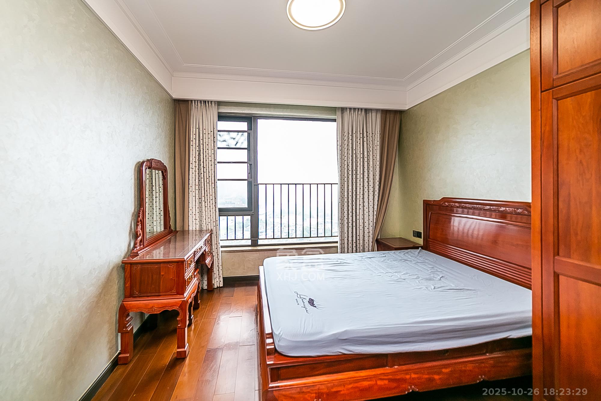 万科紫台  4室2厅2卫    380.0万 万科紫台  4室2厅2卫    380.0万卧室