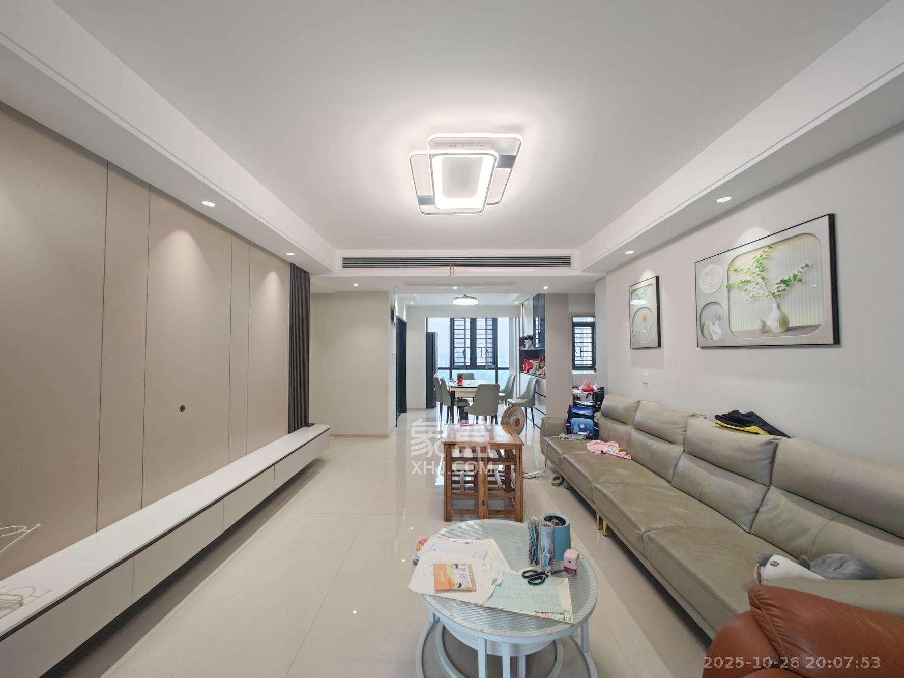 恒生碧水龙庭 4室2厅2卫 115.0万 恒生碧水龙庭 4室2厅2卫 115.0万客厅