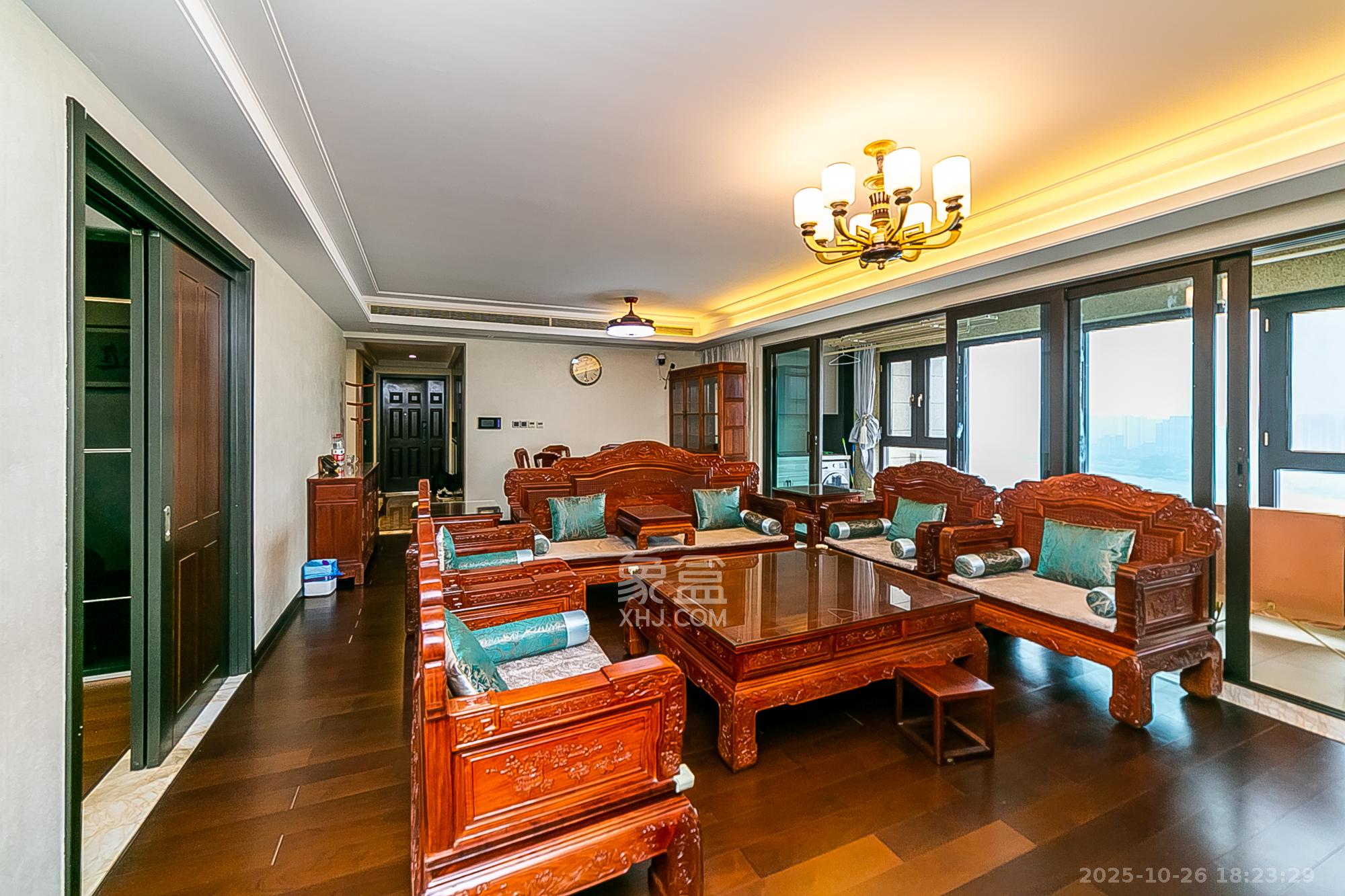 万科紫台  4室2厅2卫    380.0万 万科紫台  4室2厅2卫    380.0万客厅