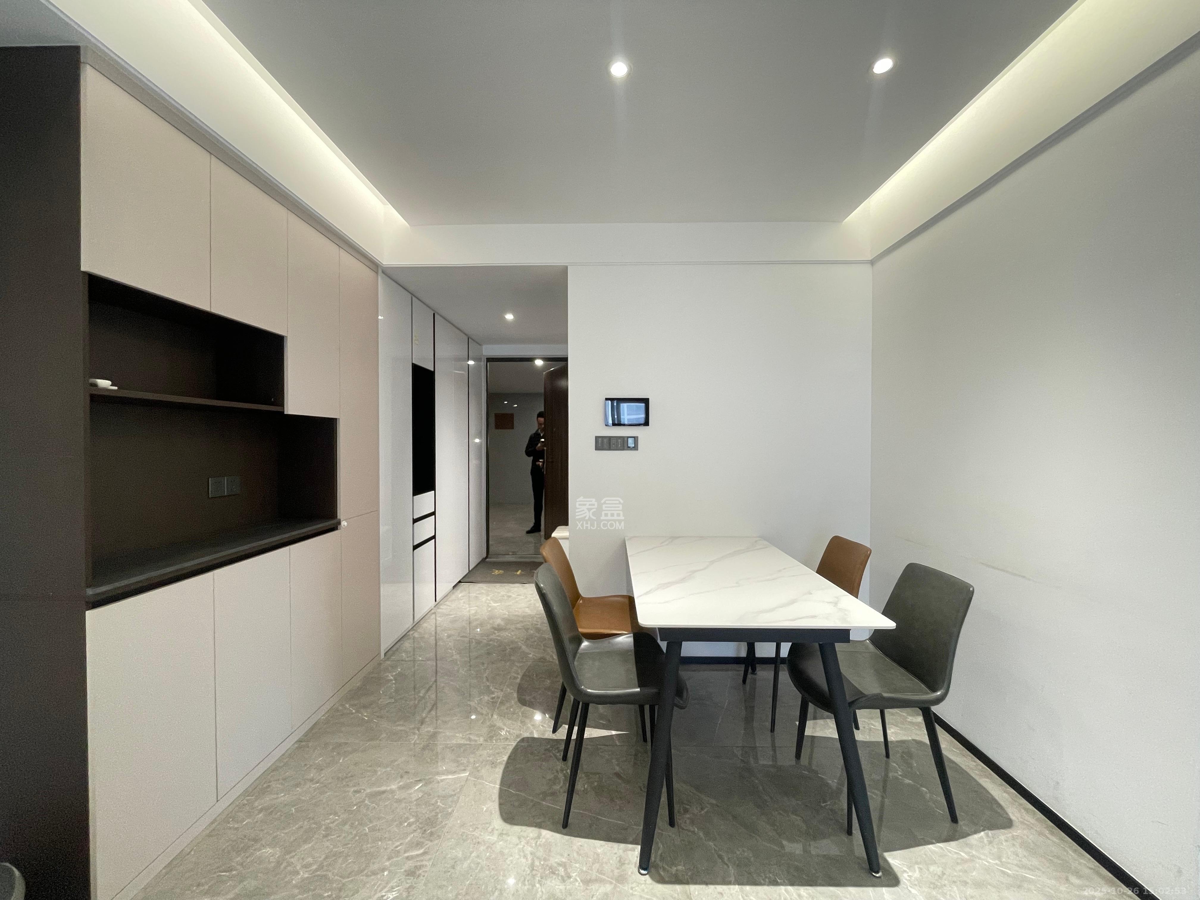 万科滨河道  3室2厅2卫    2800.0元/月室内图