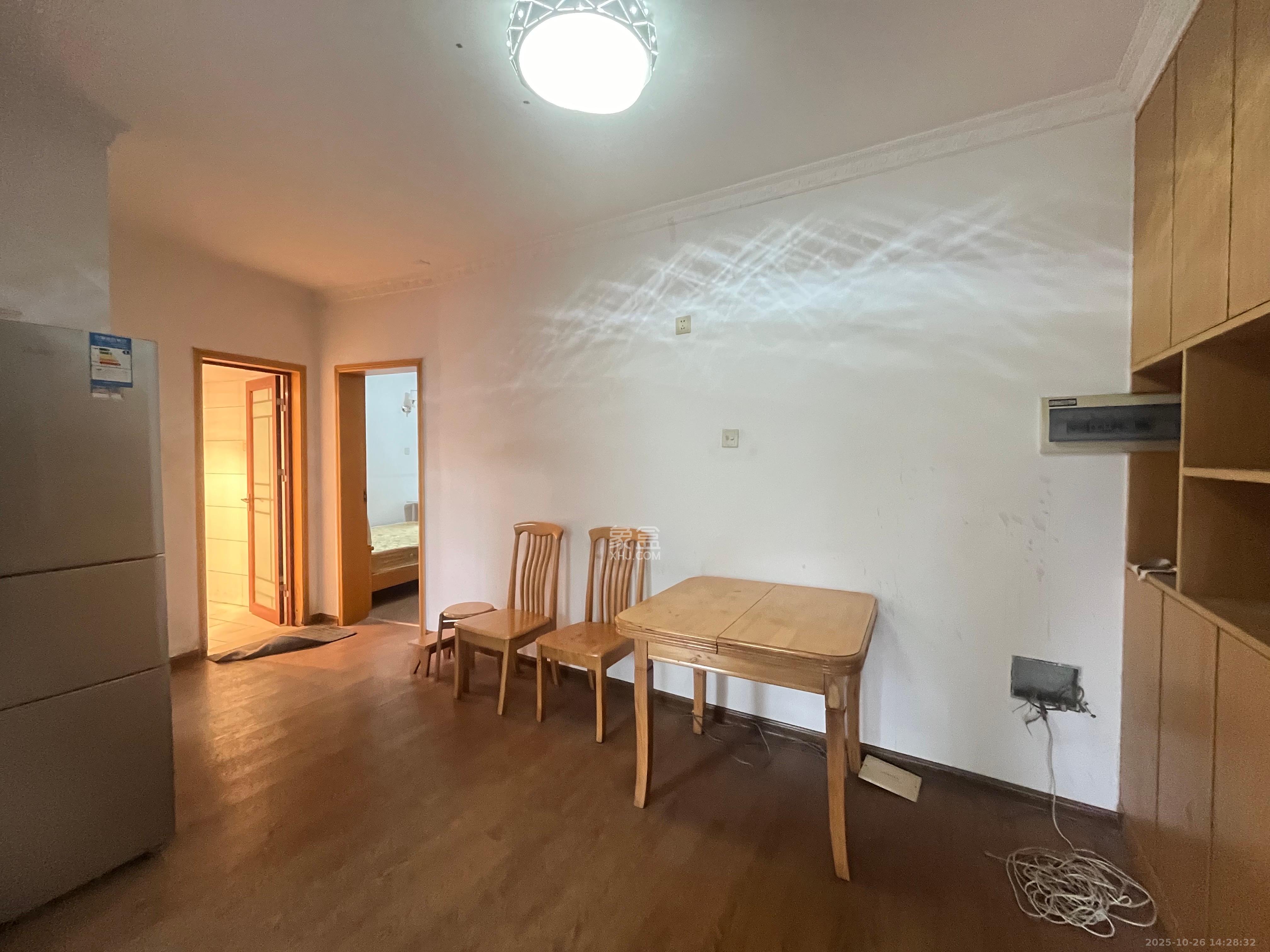 龙王港社区 2室1厅1卫 2100.0元/月 龙王港社区 2室1厅1卫 2100.0元/月室内图