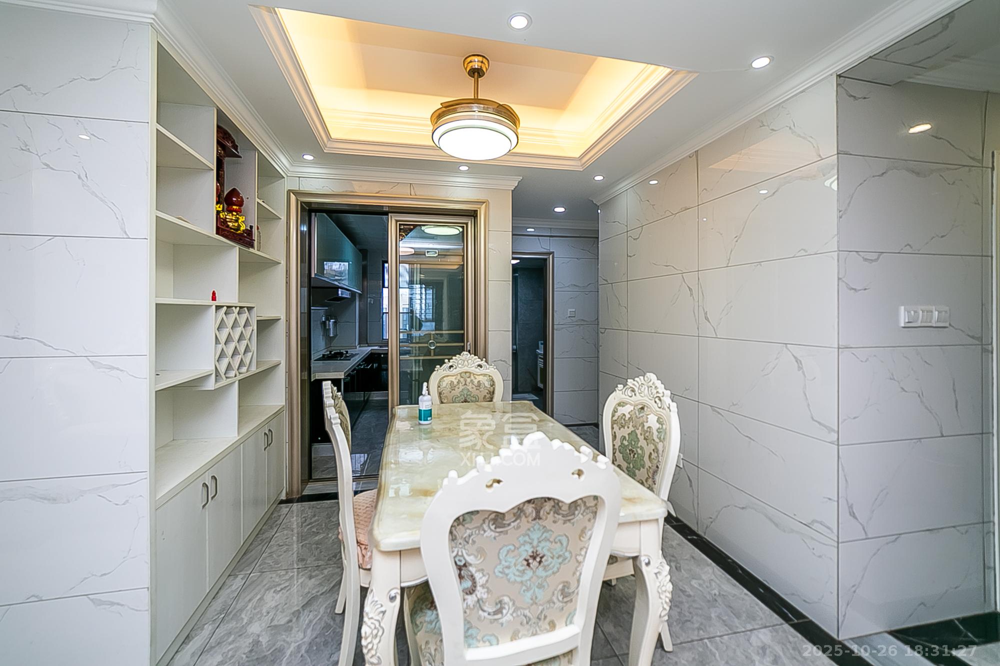 天鸿天府（天鸿中央大院）  4室2厅2卫    138.0万客厅