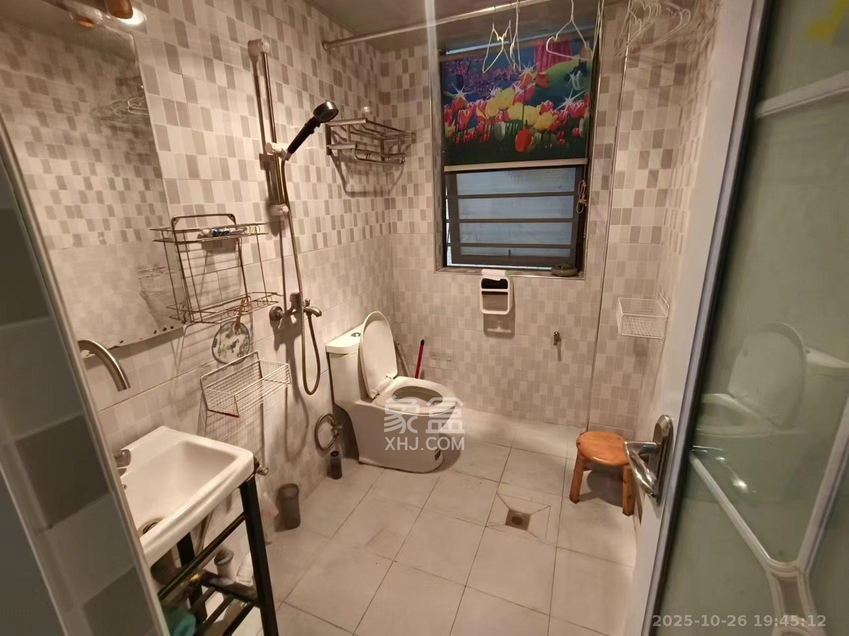 上东辛顿公寓  1室1厅1卫    1600.0元/月 上东辛顿公寓  1室1厅1卫    1600.0元/月室内图