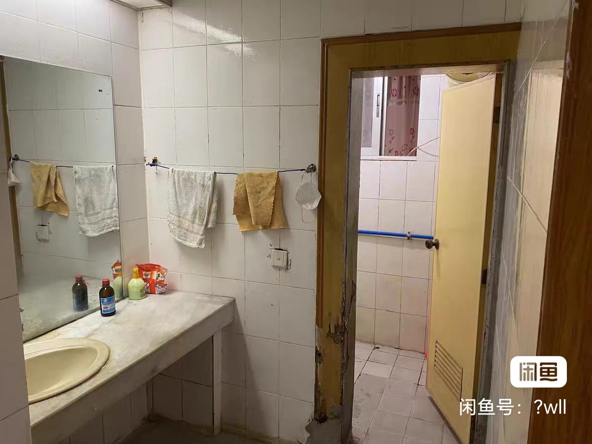 规划局宿舍  2室2厅1卫    70.0万客厅