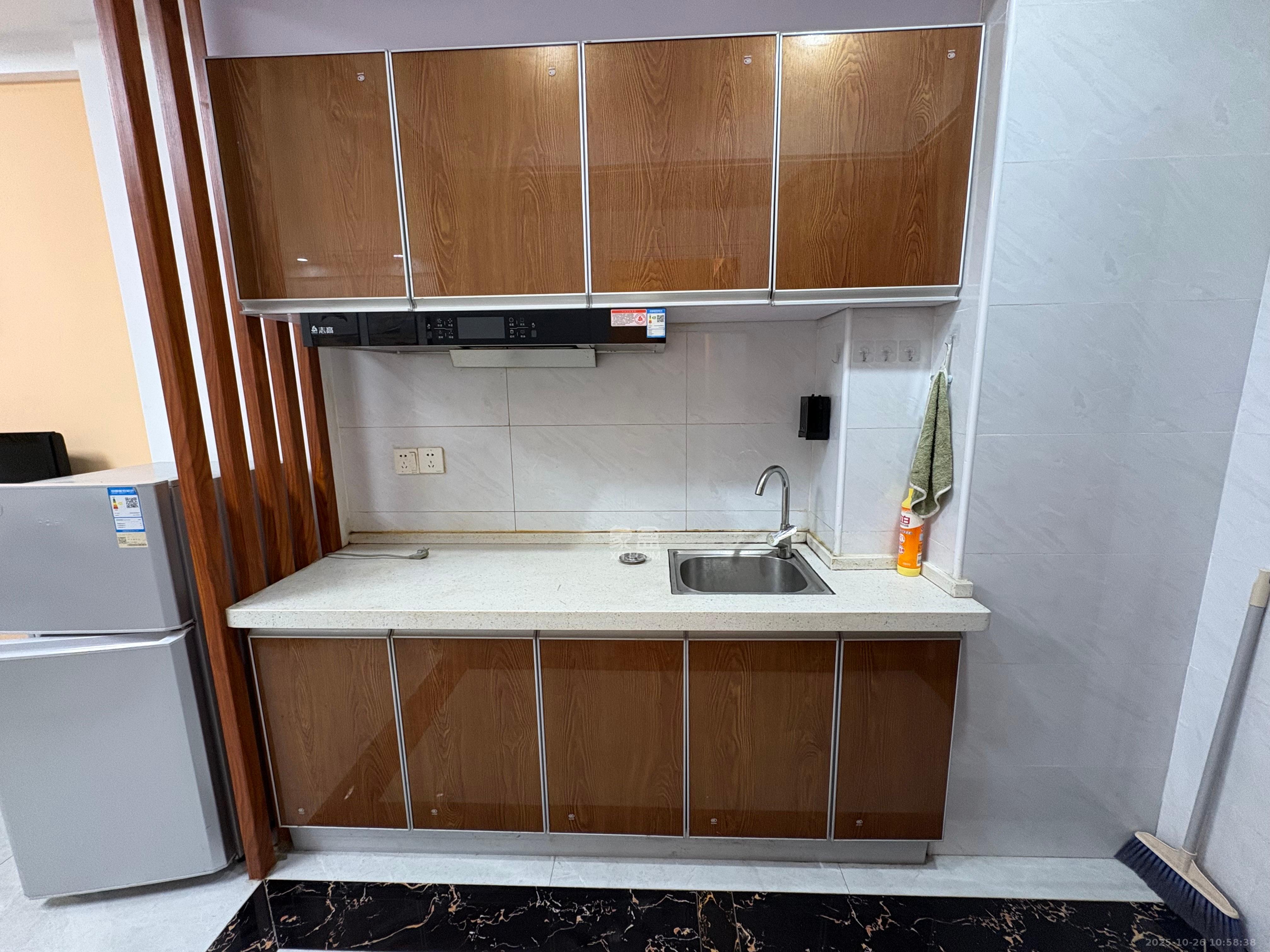 芙蓉万国城MOMA（卓越汇富苑）  1室1厅1卫    1300.0元/月室内图